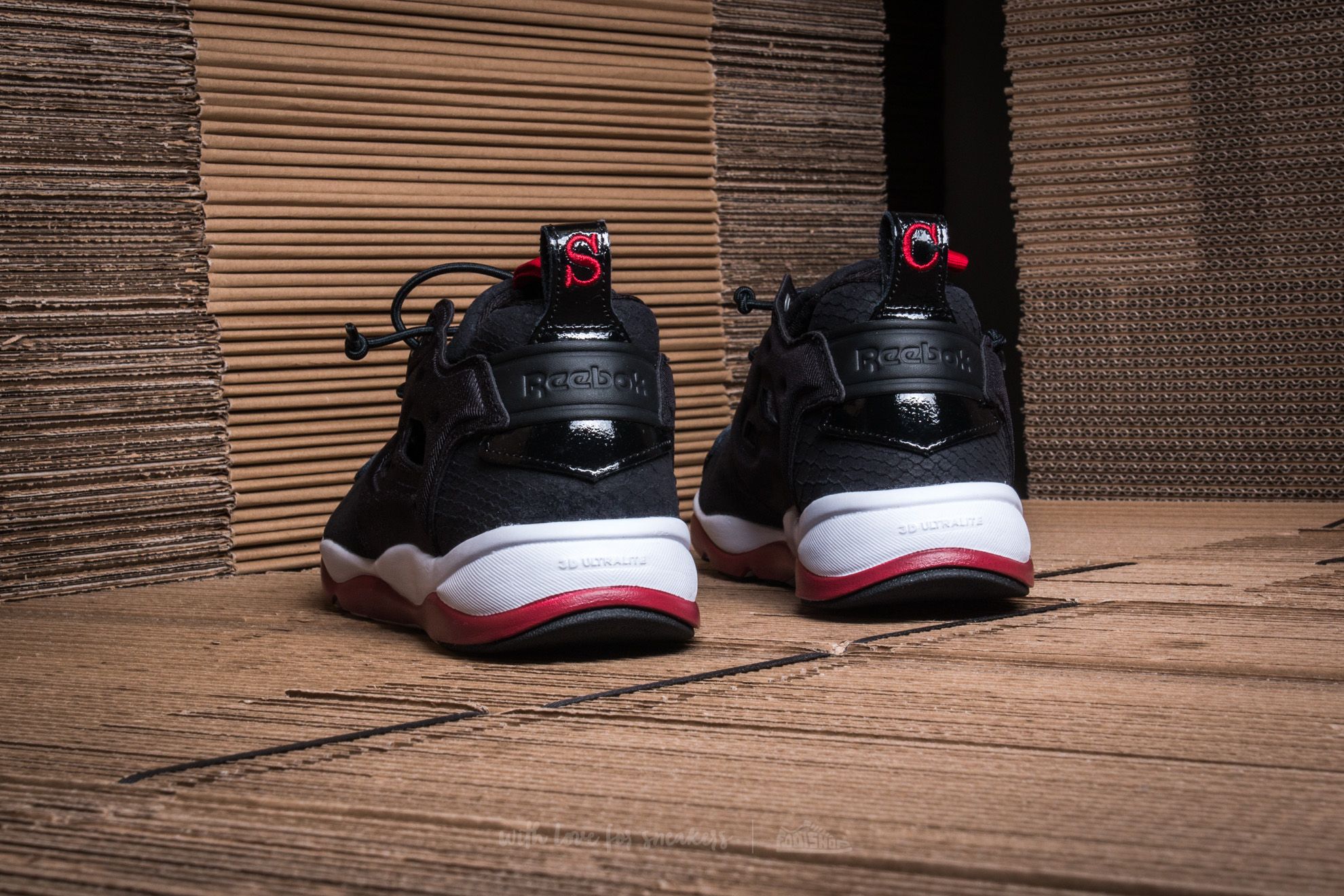 Încălțăminte și sneakerși pentru bărbați Reebok Furylite Stage Black/ Flash Red