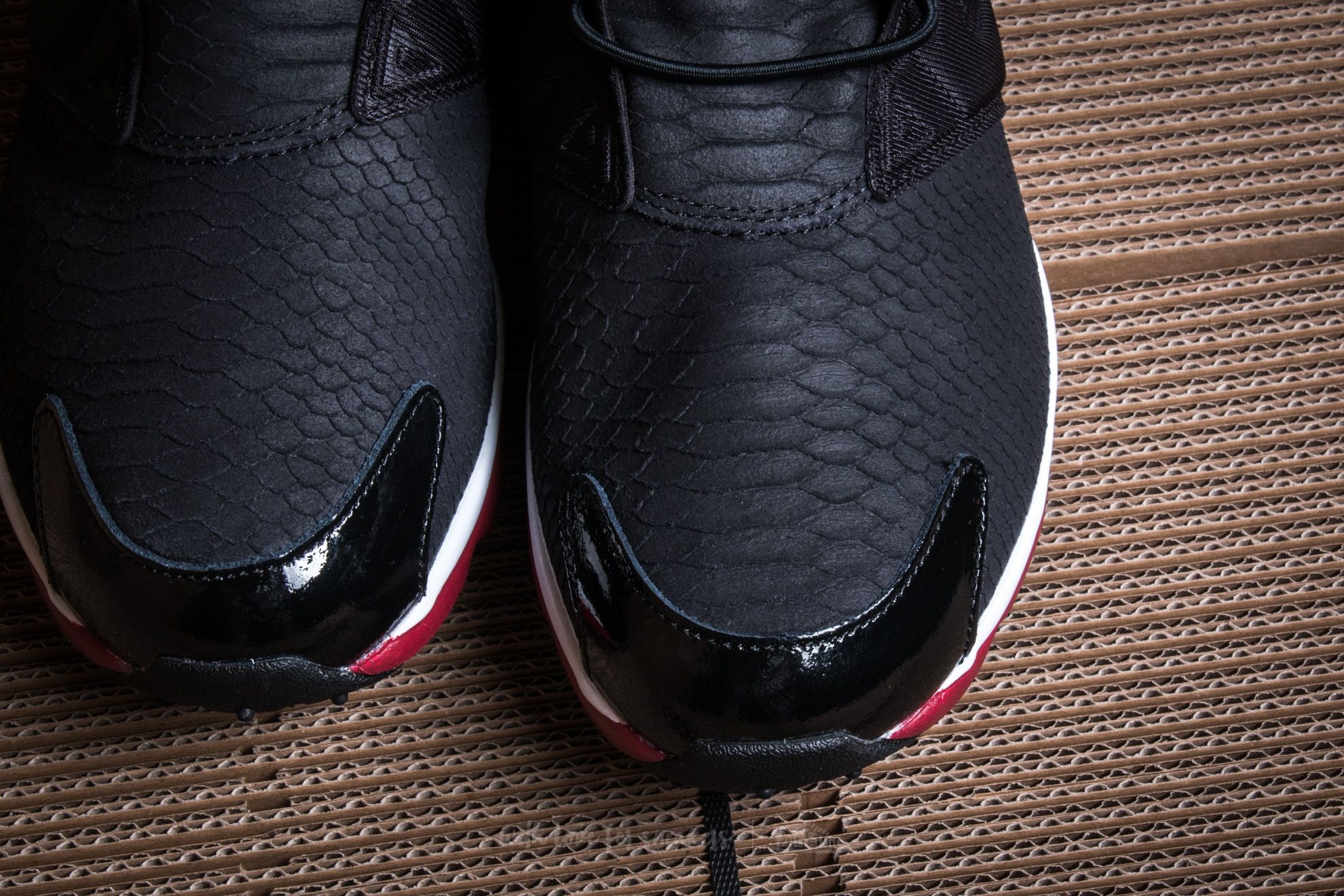 Încălțăminte și sneakerși pentru bărbați Reebok Furylite Stage Black/ Flash Red