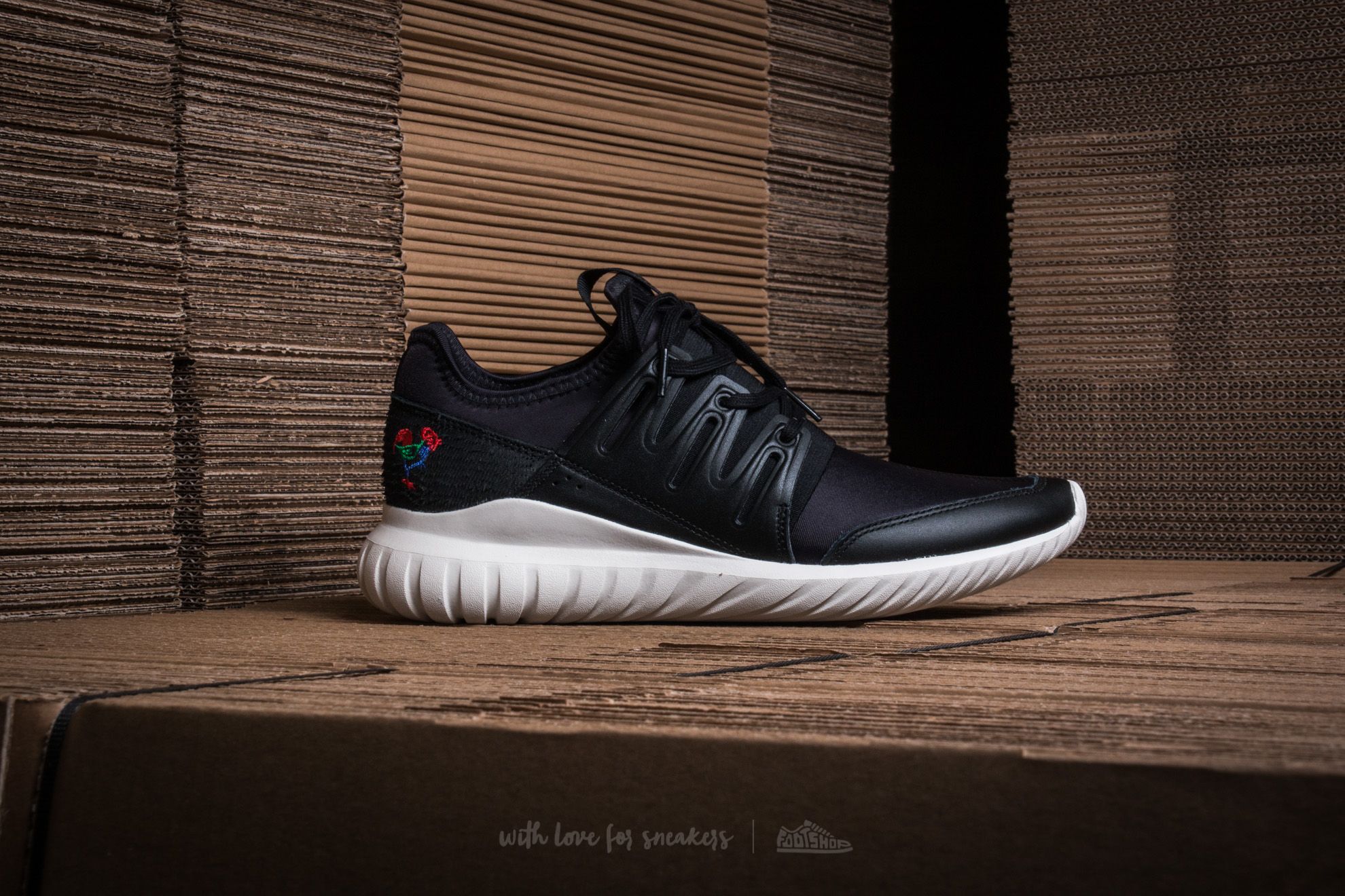 Tênis adidas tubular radial Sale