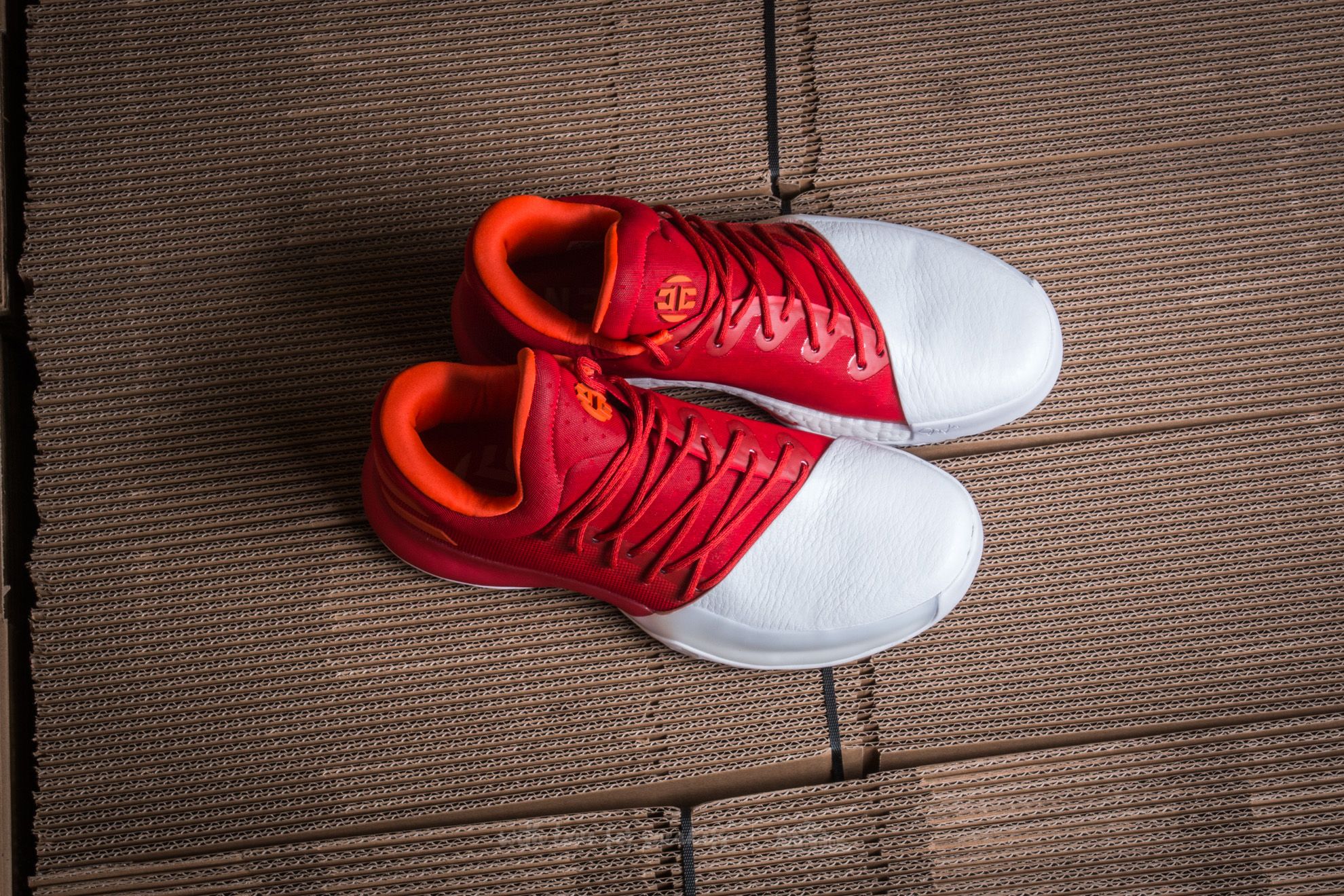 Încălțăminte și sneakerși pentru bărbați adidas Harden Vol. 1 Scarlet/ Footwear White/ Energy