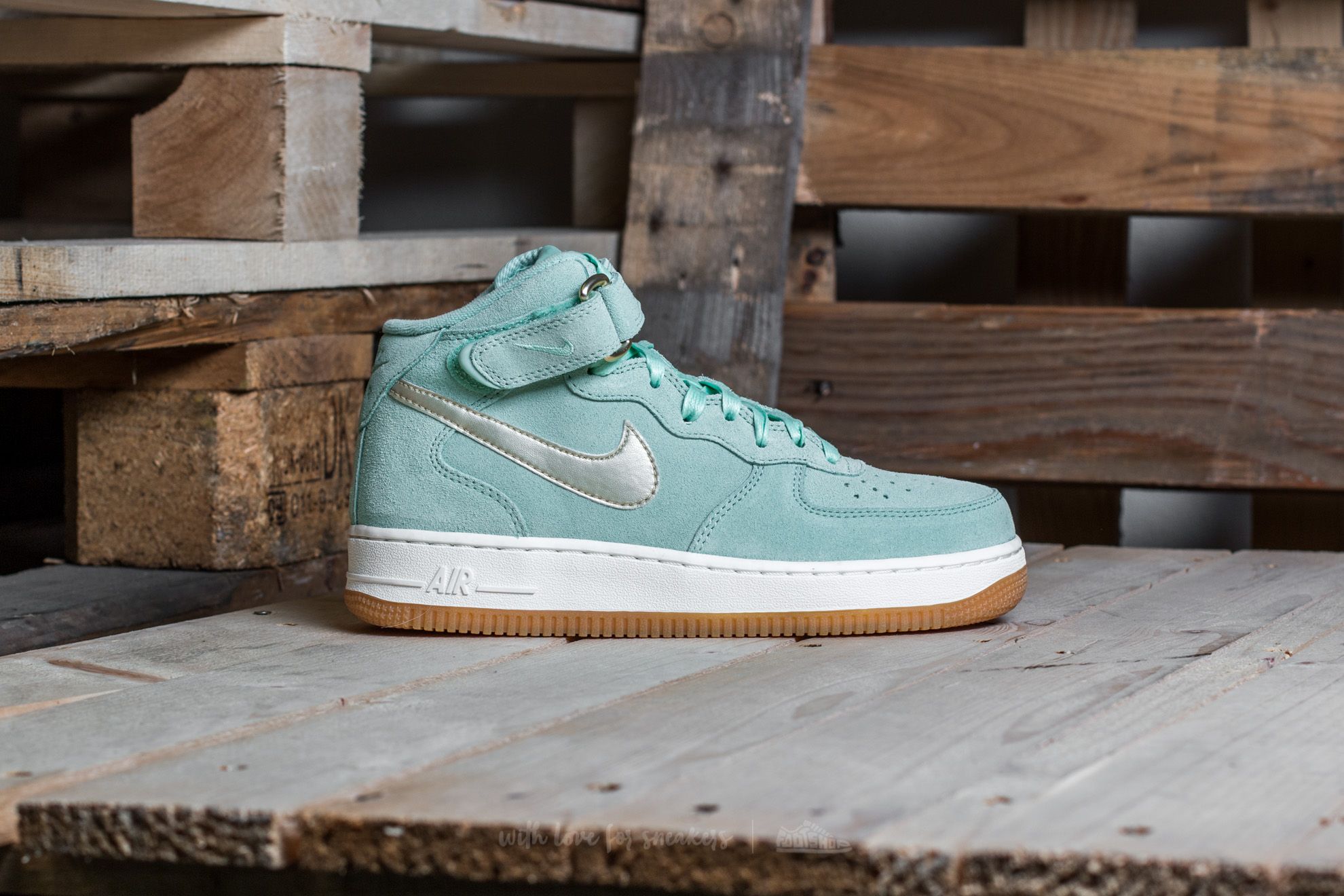 Scarpe donna Nike W Air Force 1 '07 Mid Seasonal Enamel Green/ Metallic Gold Star