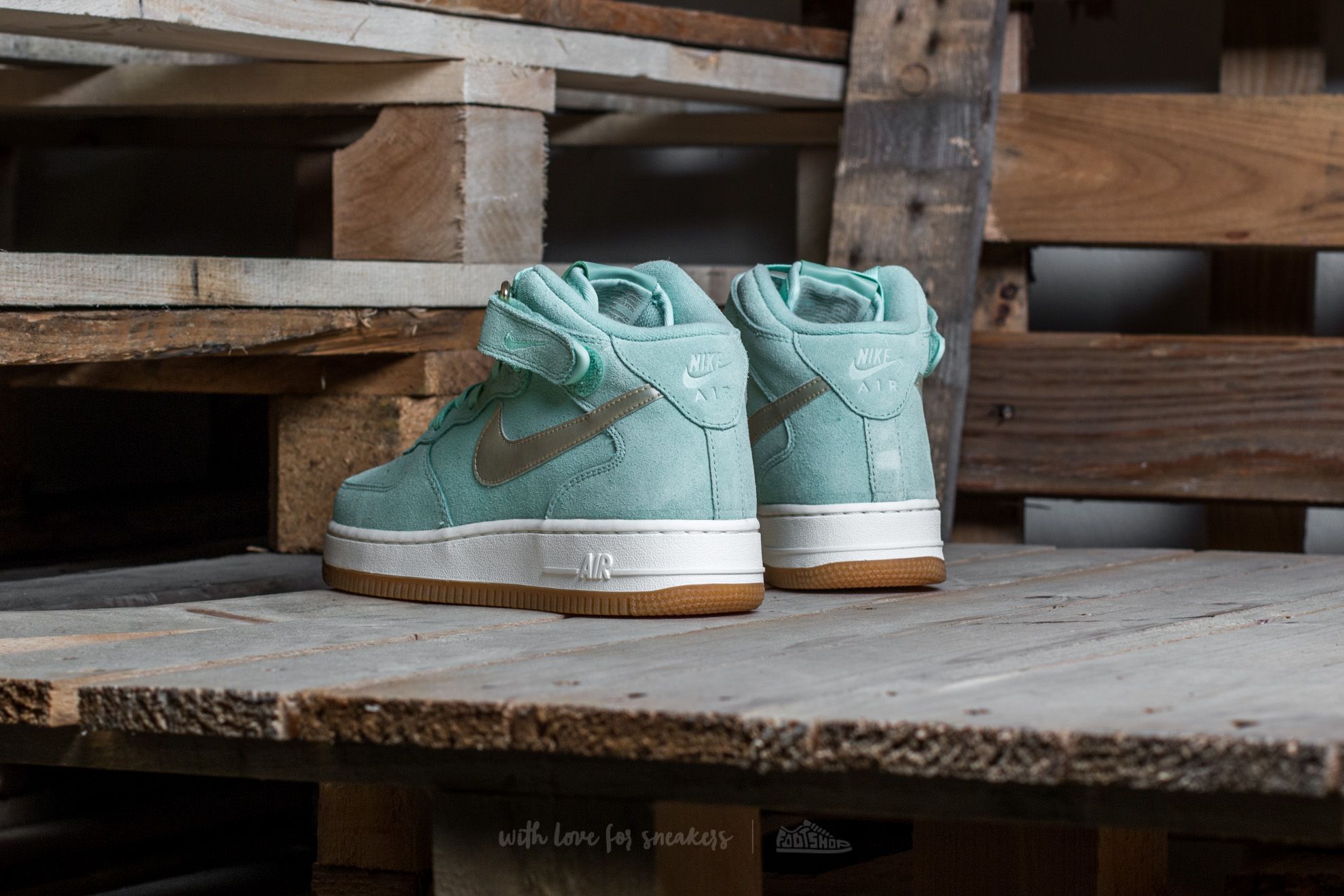 Scarpe donna Nike W Air Force 1 '07 Mid Seasonal Enamel Green/ Metallic Gold Star