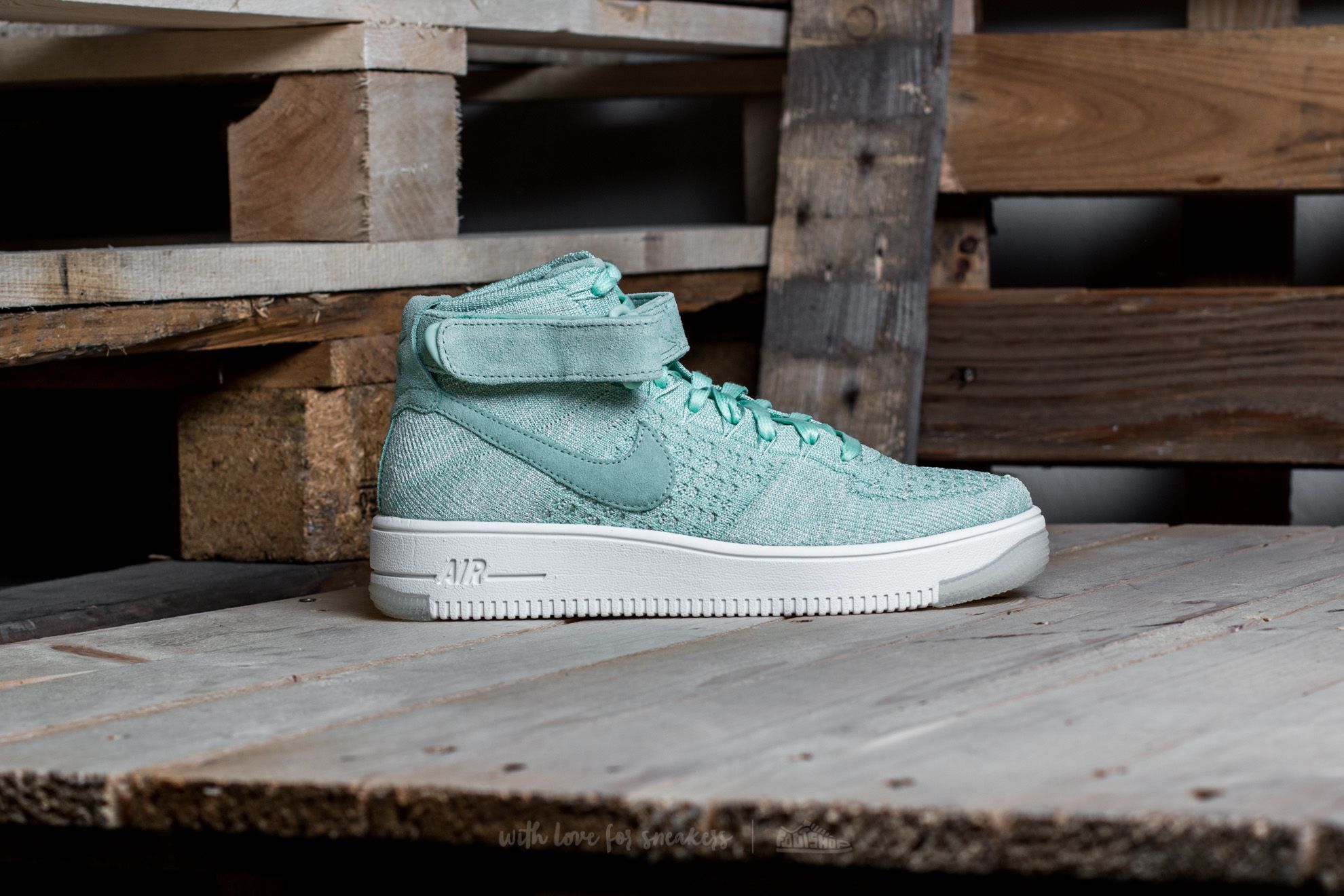 Buty damskie Nike W AF1 Flyknit Enamel Green/ Enamel Green