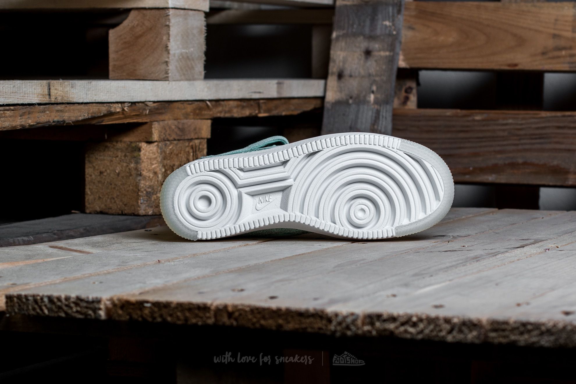 Buty damskie Nike W AF1 Flyknit Enamel Green/ Enamel Green