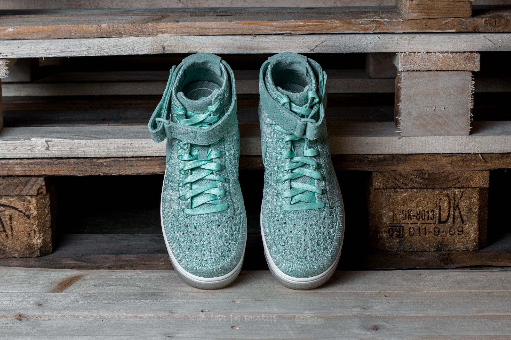 Buty damskie Nike W AF1 Flyknit Enamel Green/ Enamel Green
