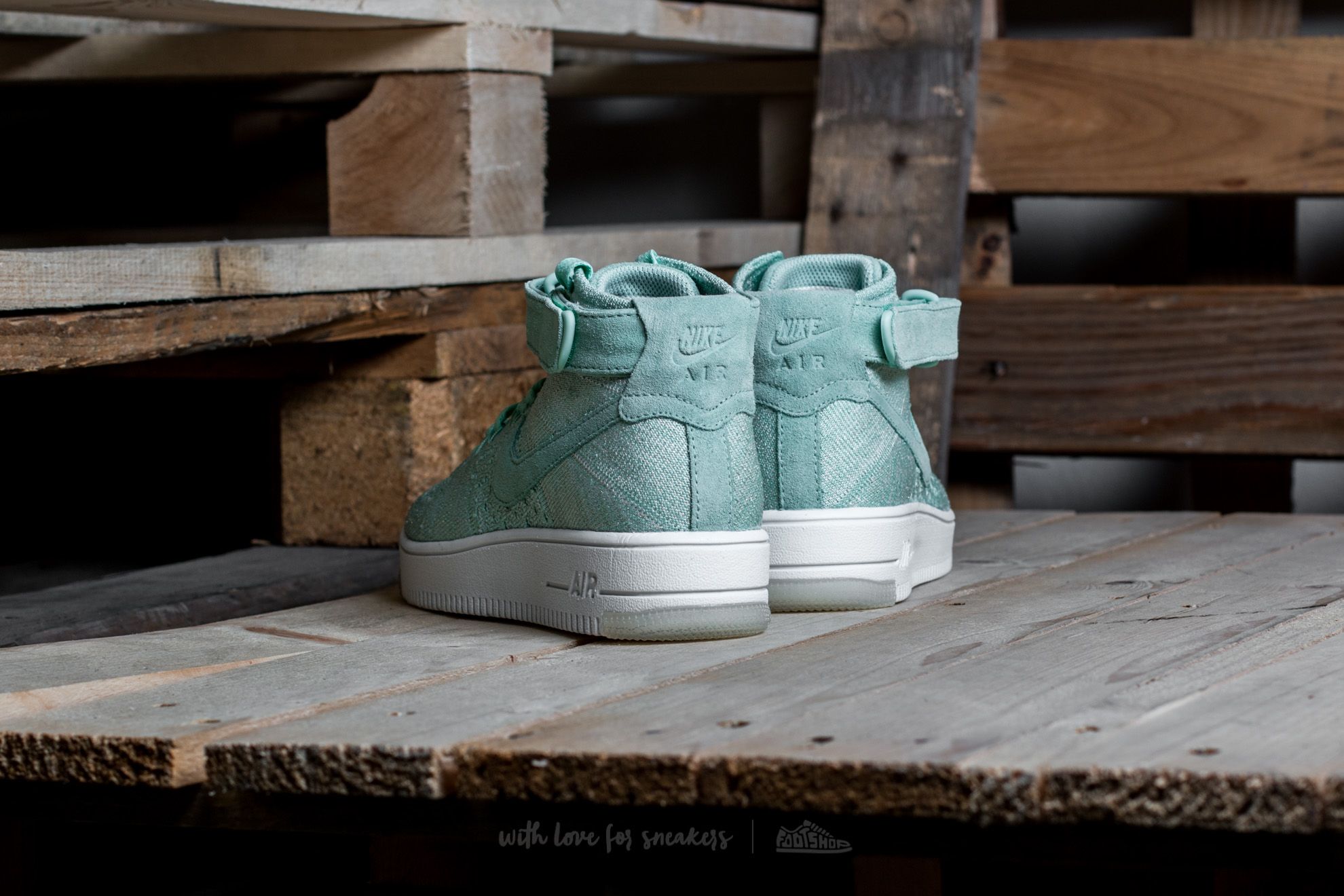 Buty damskie Nike W AF1 Flyknit Enamel Green/ Enamel Green