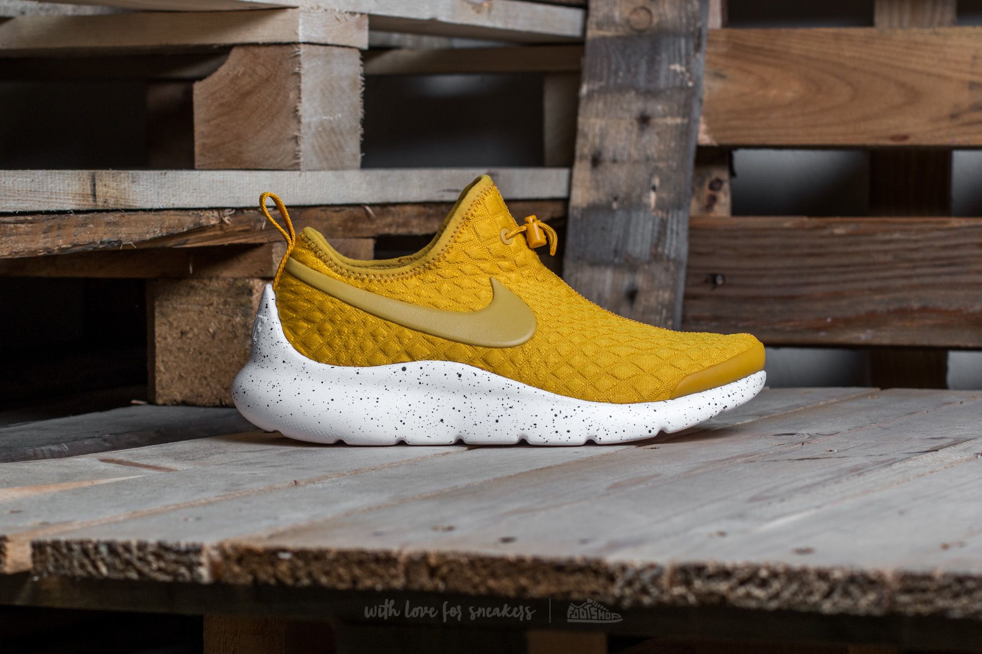 Moteriška avalynė Nike W Aptare Gold Dart/ Gold Dart-Black