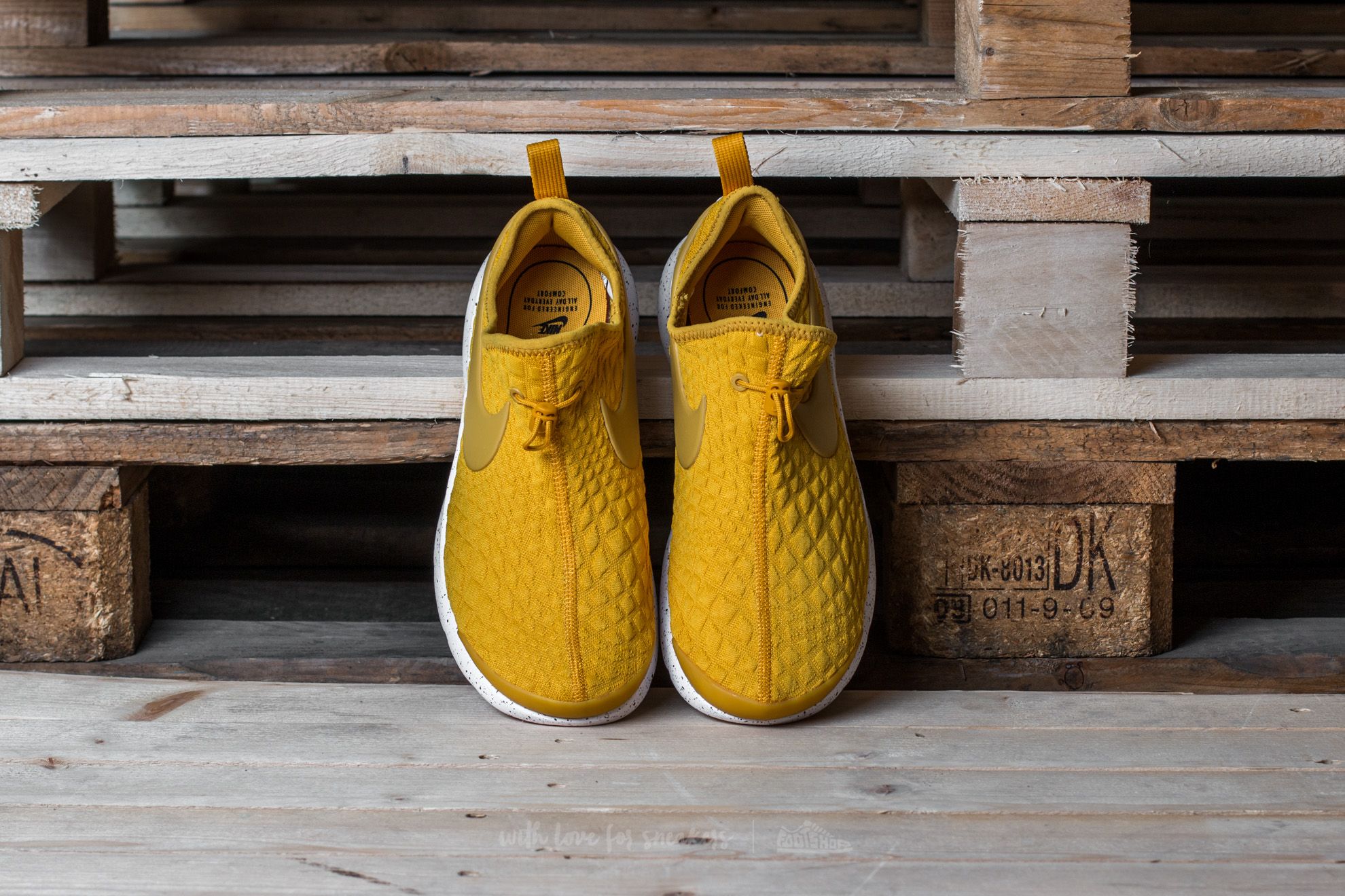 Moteriška avalynė Nike W Aptare Gold Dart/ Gold Dart-Black