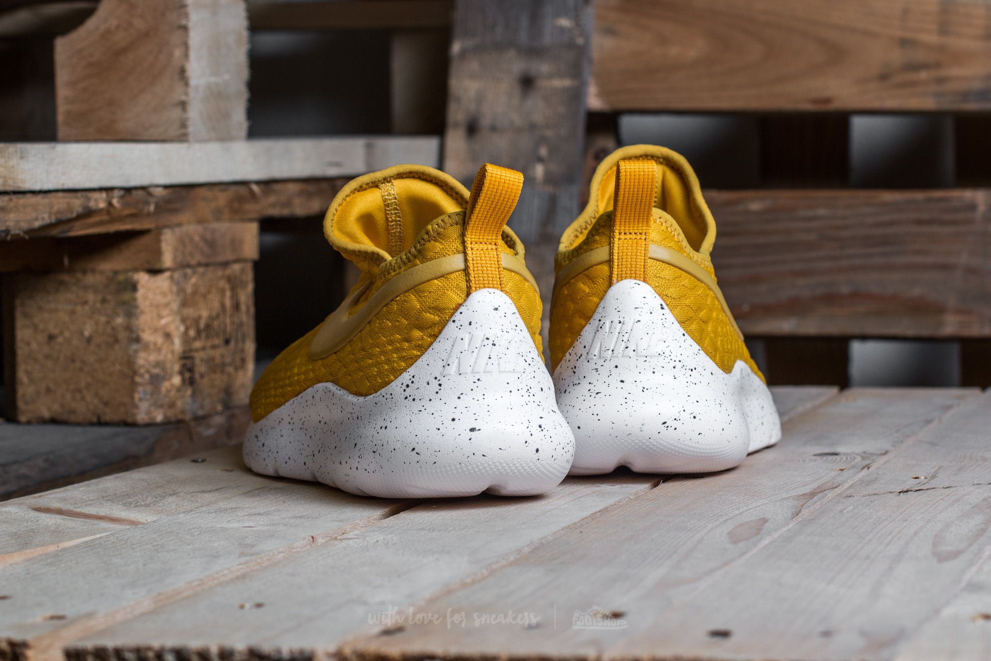Moteriška avalynė Nike W Aptare Gold Dart/ Gold Dart-Black