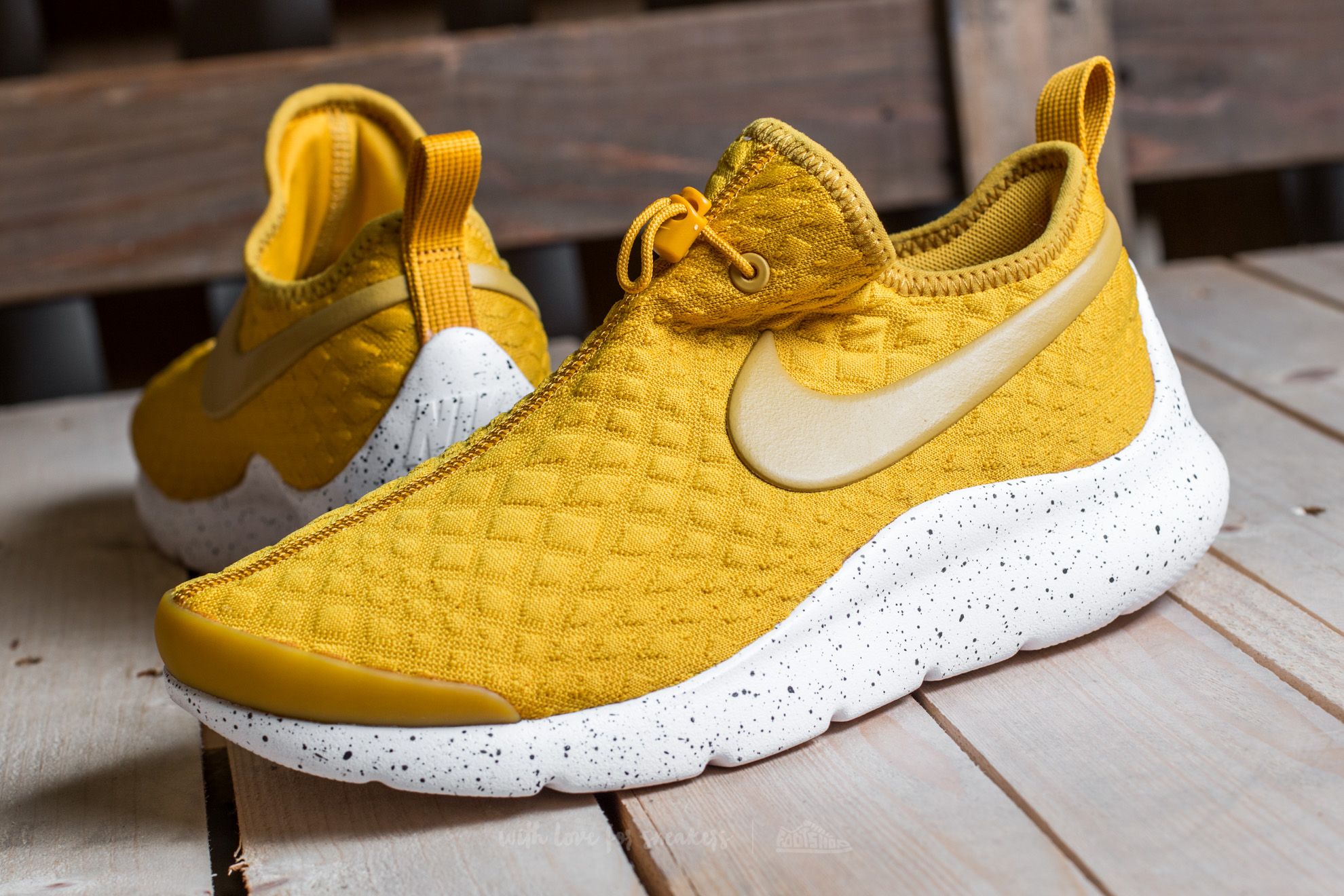 Moteriška avalynė Nike W Aptare Gold Dart/ Gold Dart-Black