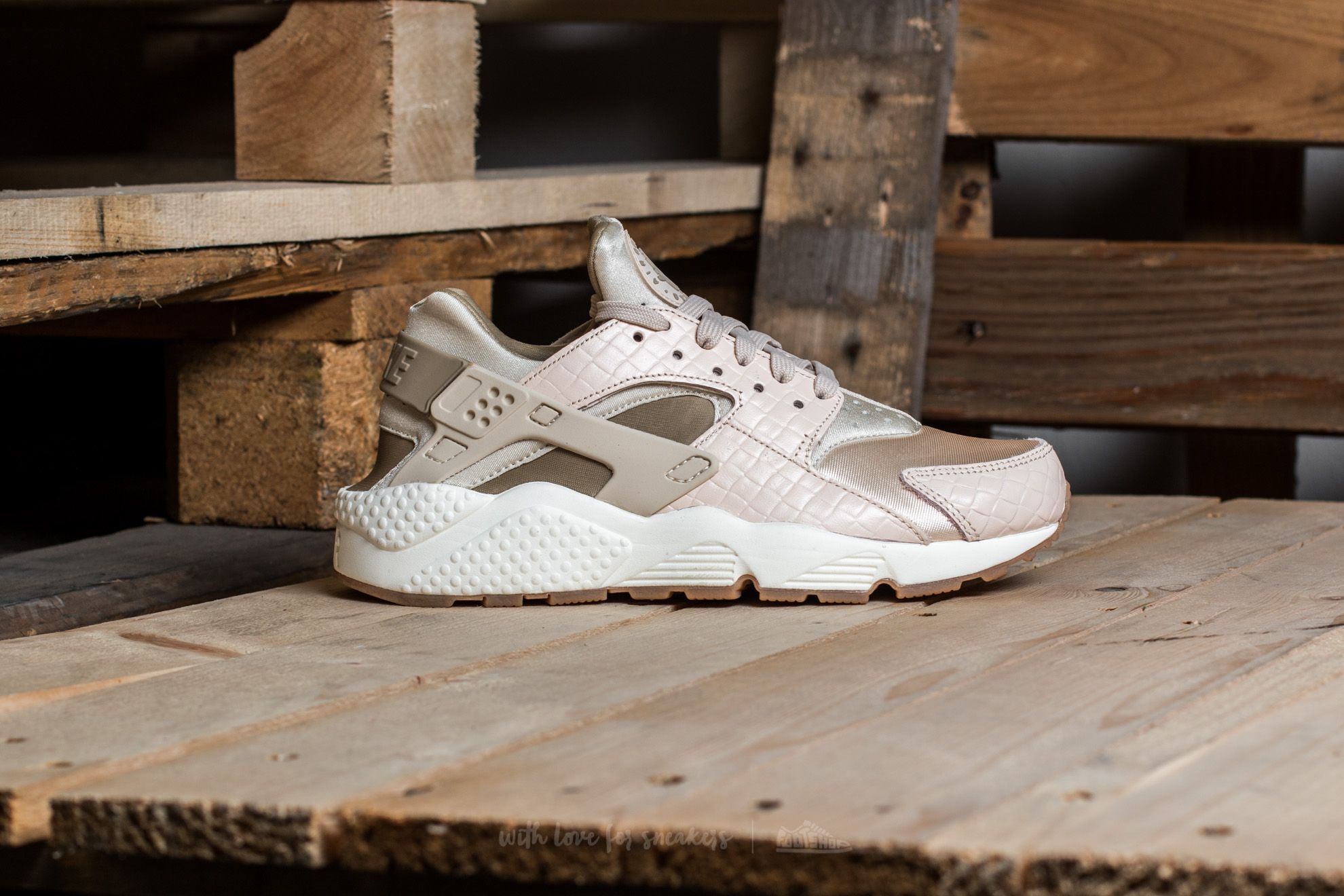 Buty damskie Nike Wmns Air Huarache Run Premium Oatmeal/ Khaki-Sail