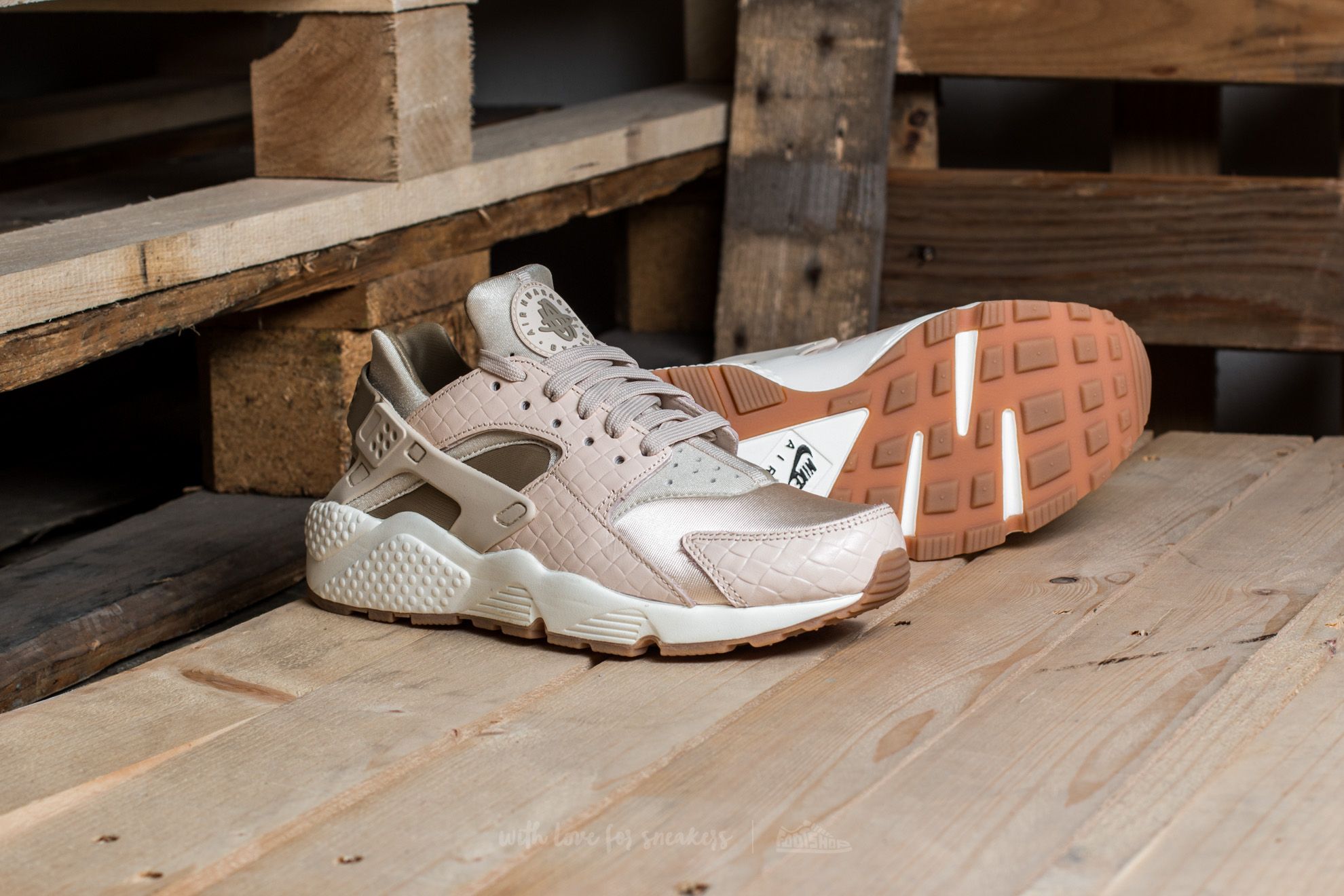 Buty damskie Nike Wmns Air Huarache Run Premium Oatmeal/ Khaki-Sail