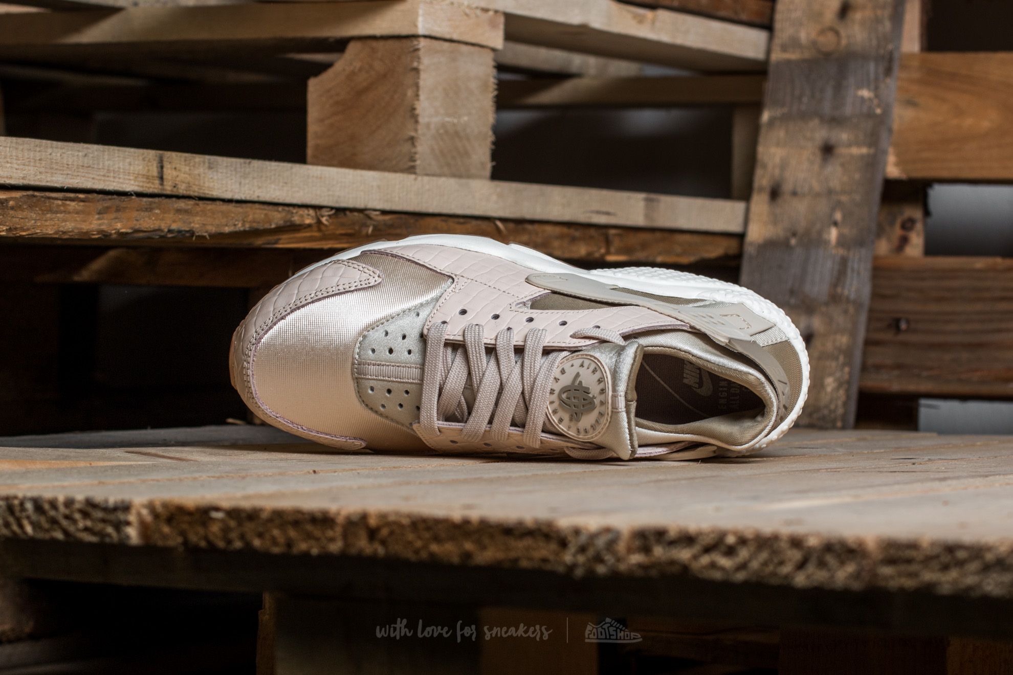 Buty damskie Nike Wmns Air Huarache Run Premium Oatmeal/ Khaki-Sail