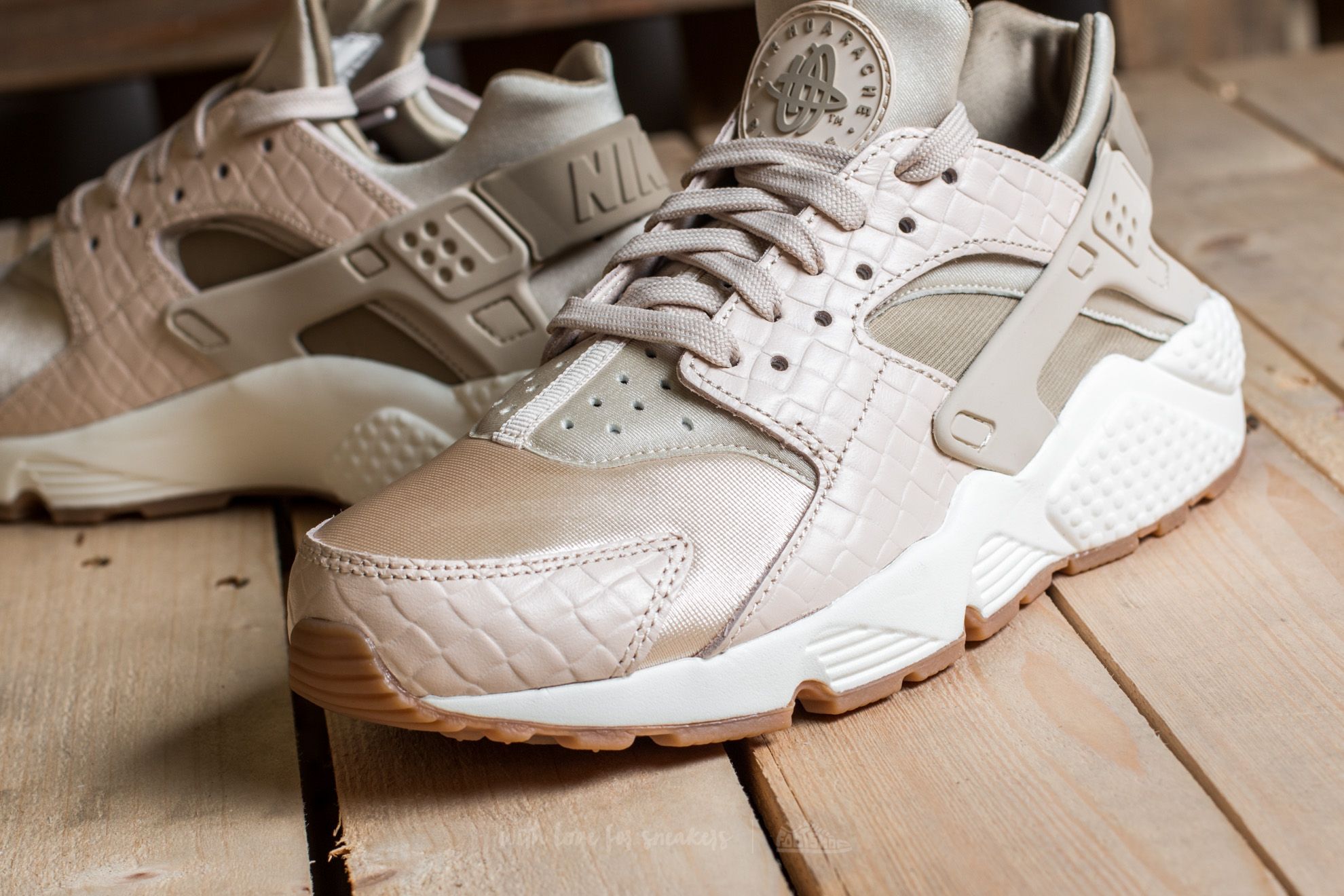 Nike huarache khaki womens shop