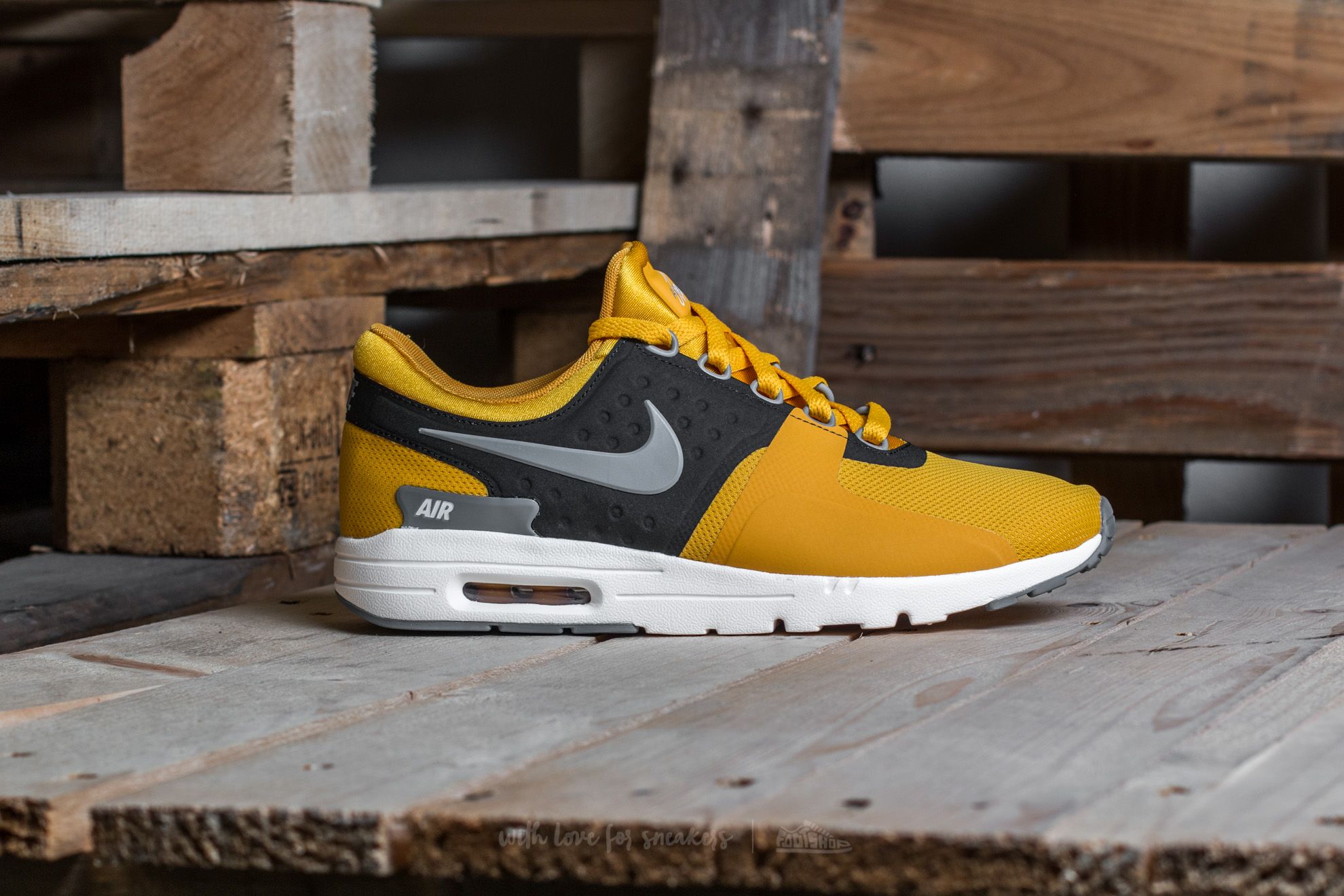 Damesko Nike W Air Max Zero Gold Dart/ Cool Grey-Ivory