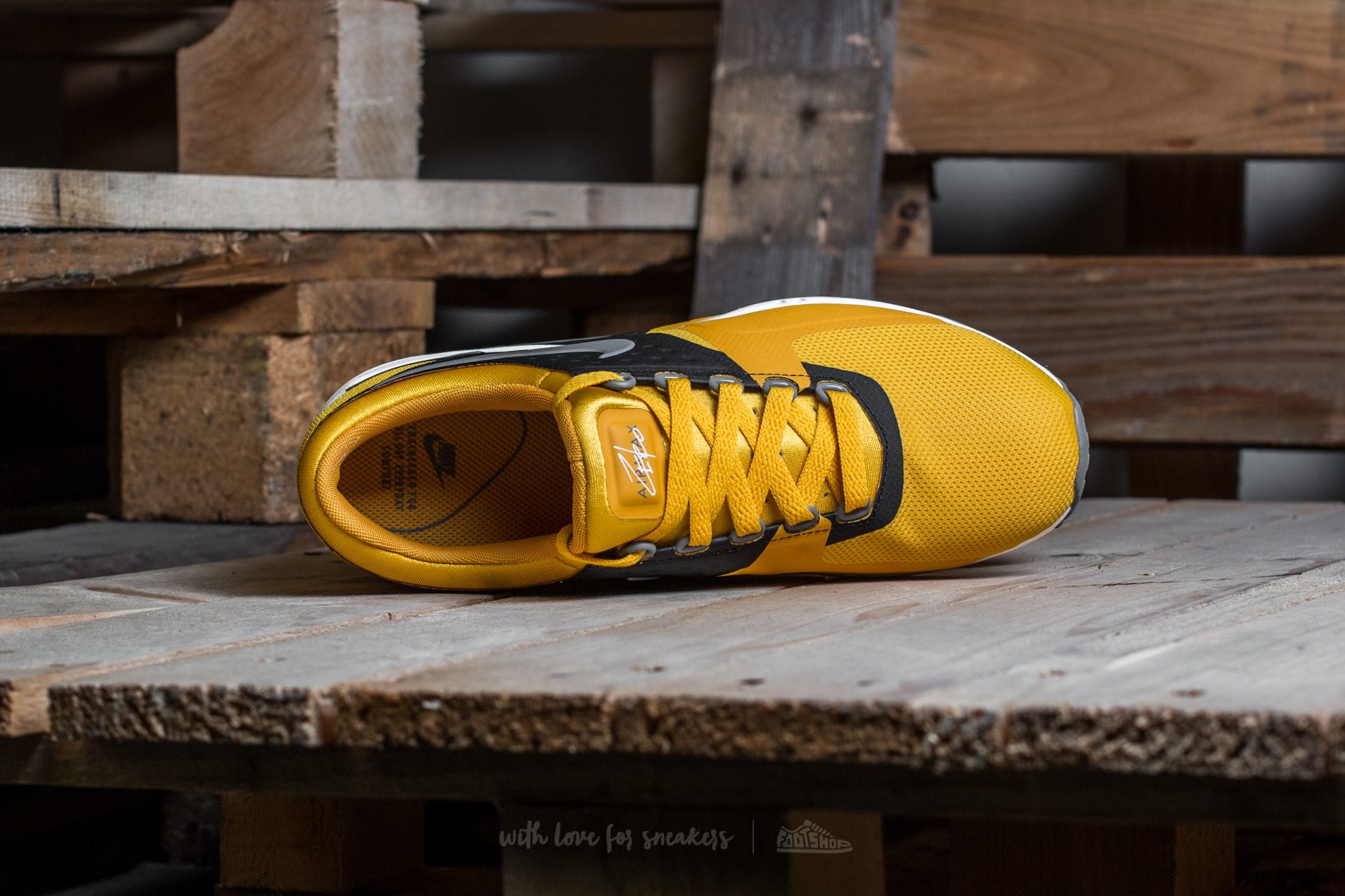 Damesko Nike W Air Max Zero Gold Dart/ Cool Grey-Ivory