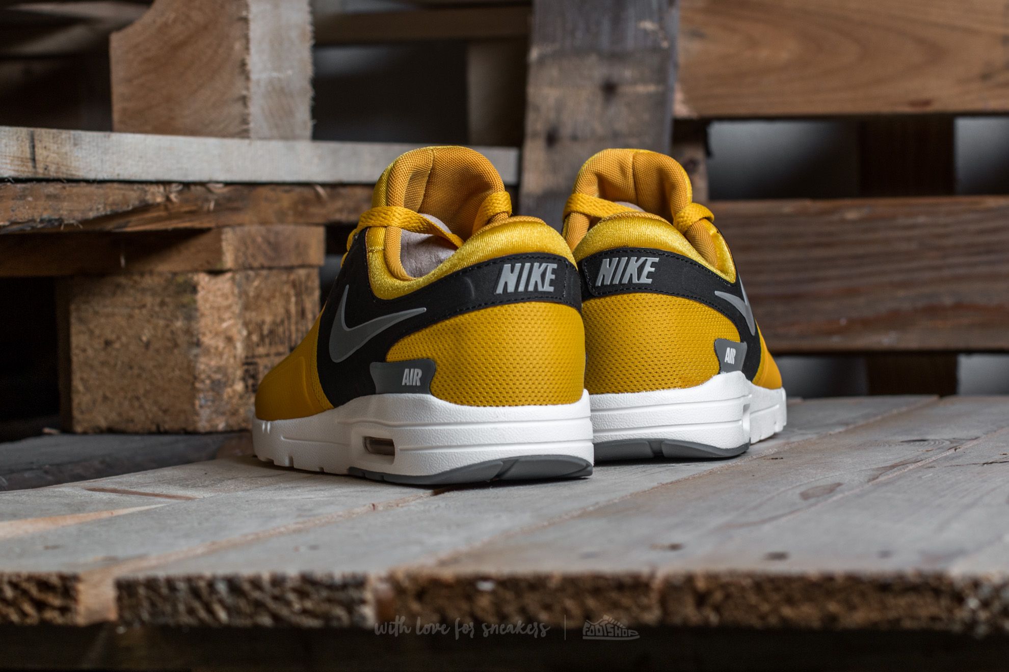 Damesko Nike W Air Max Zero Gold Dart/ Cool Grey-Ivory