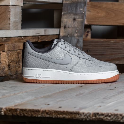 Nike Wmns Air Force 1 07 Premium