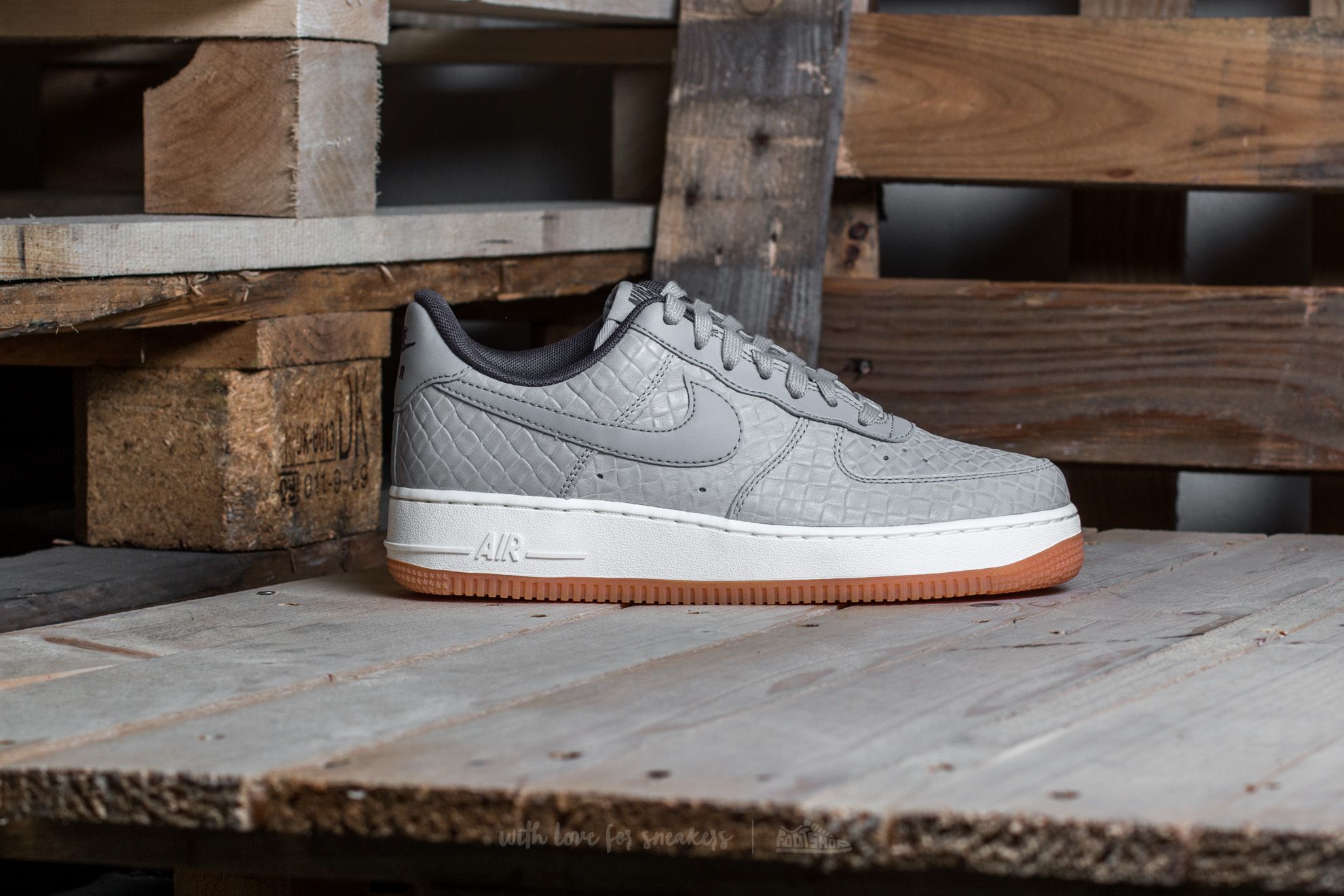 Nike air force 1 07 premium womens deals