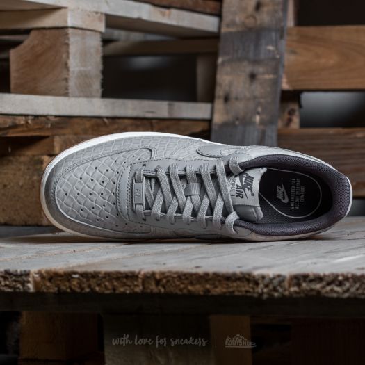 Nike Wmns Air Force 1 07 Premium
