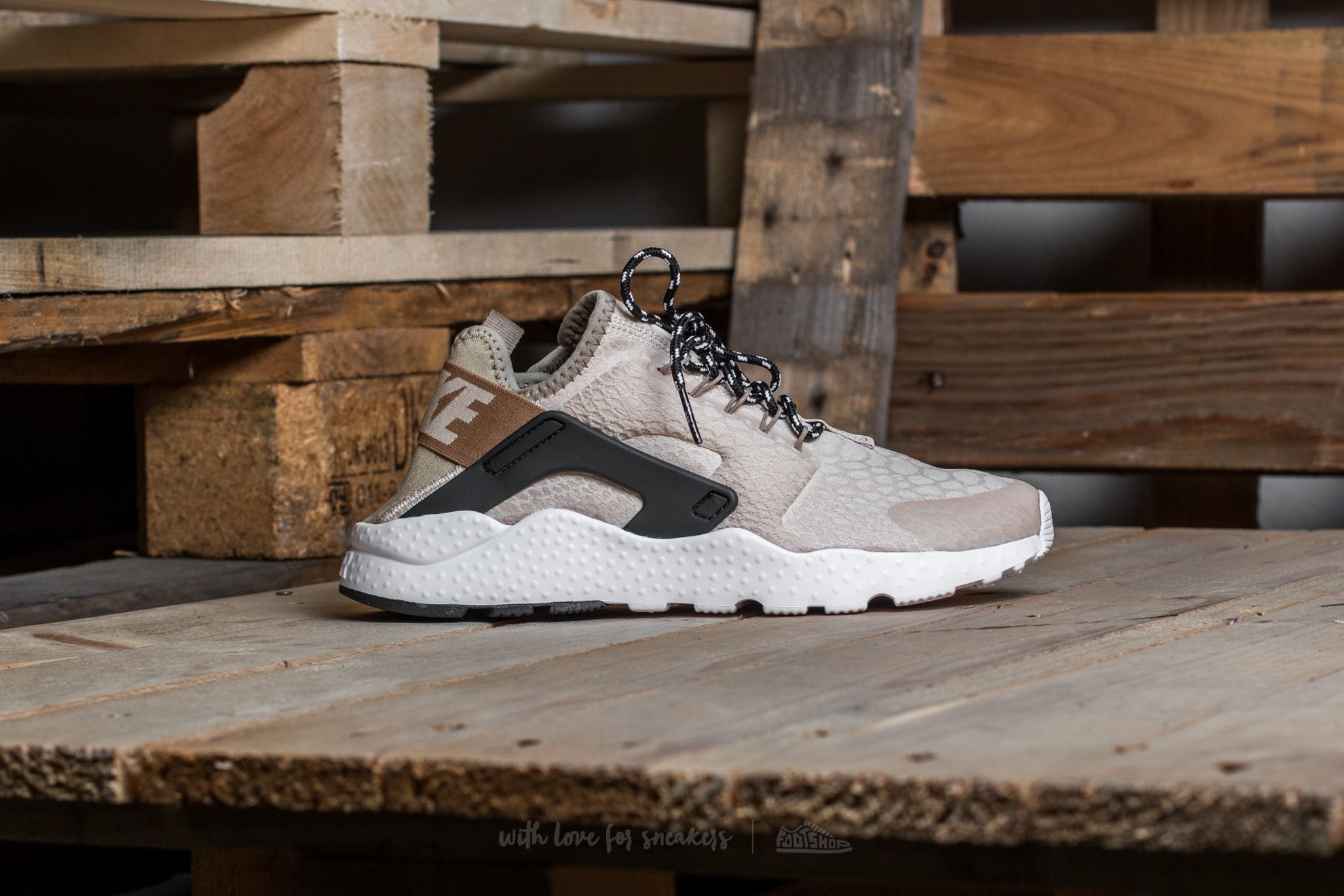 Women s shoes Nike W Air Huarache Run Ultra SE Oatmeal Oatmeal Khaki Black Footshop