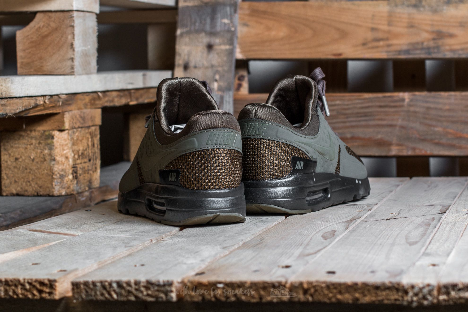 Air max zero dark loden discount