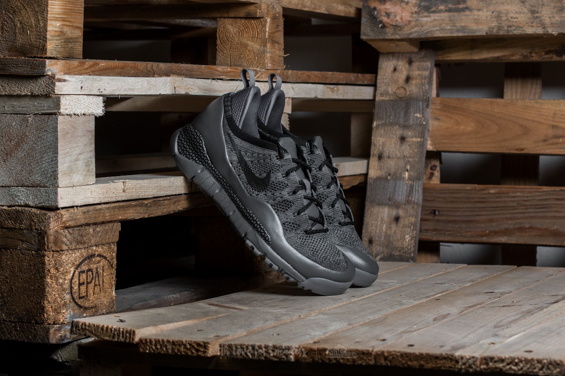 Men s shoes Nike Lupinek Flyknit Low Dark Grey Black Cool Grey Footshop