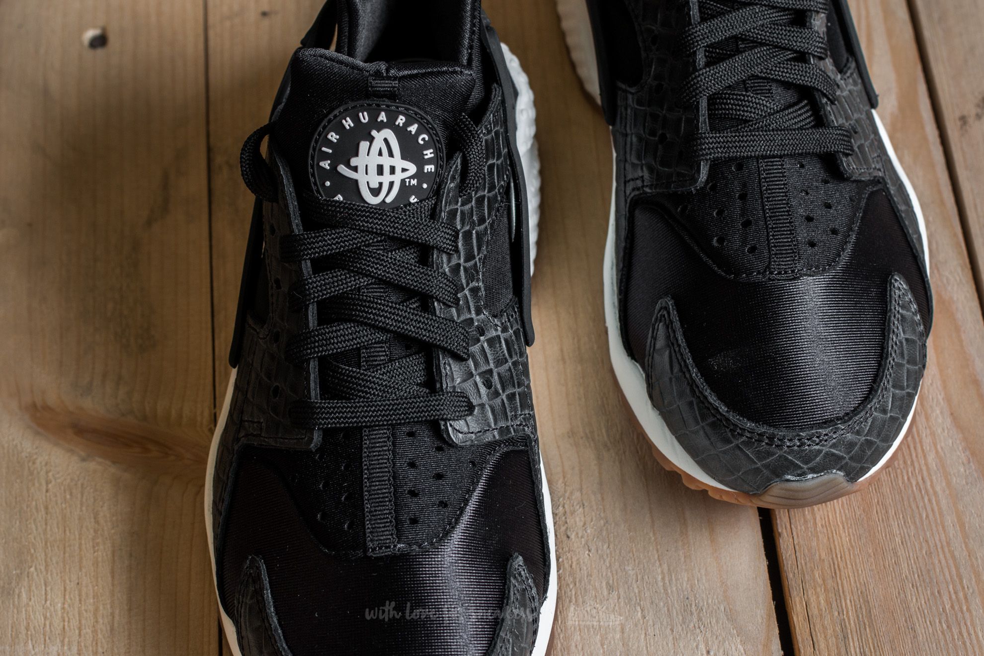 nike huarache snakeskin black