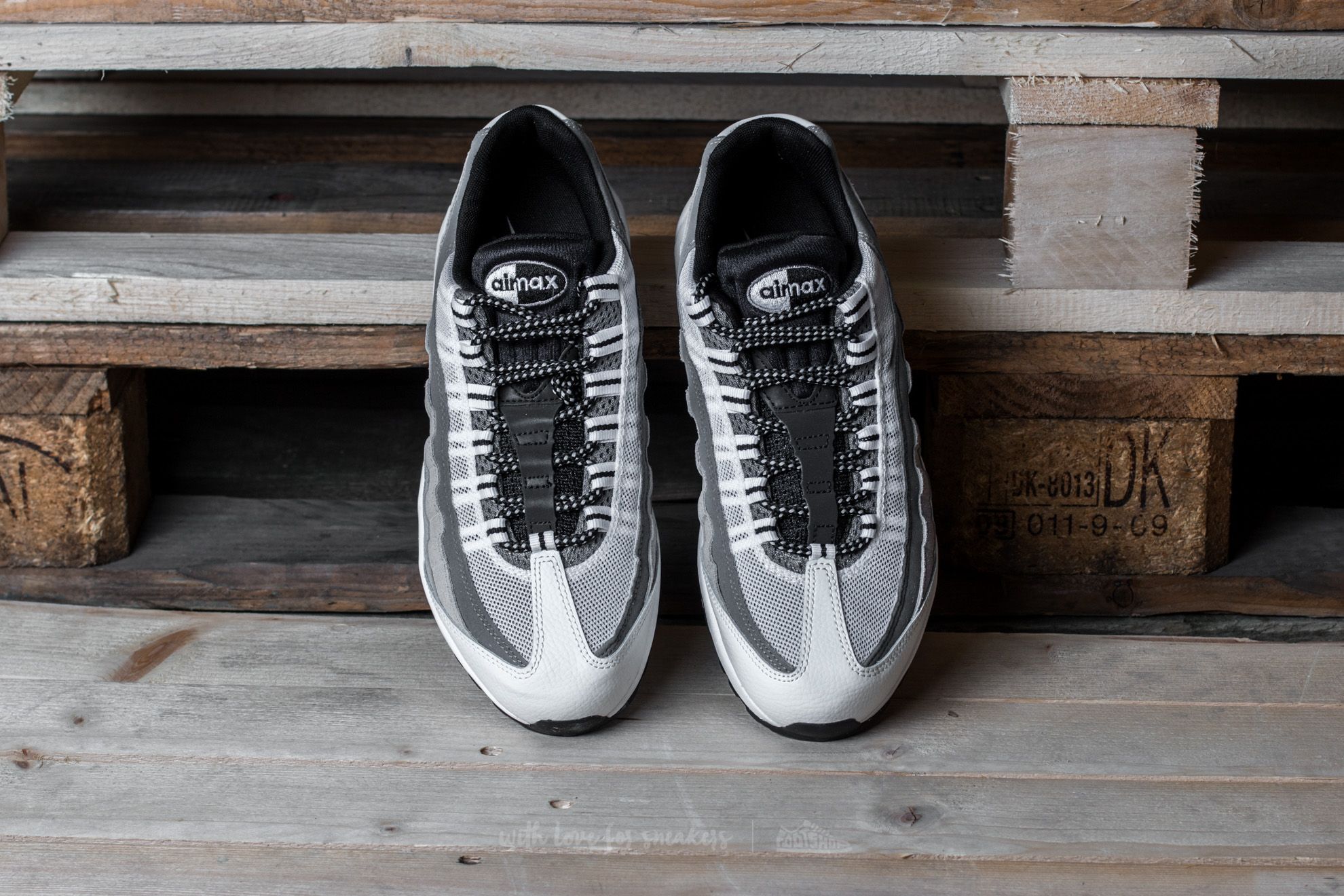 Air max 9 essential black white grey online