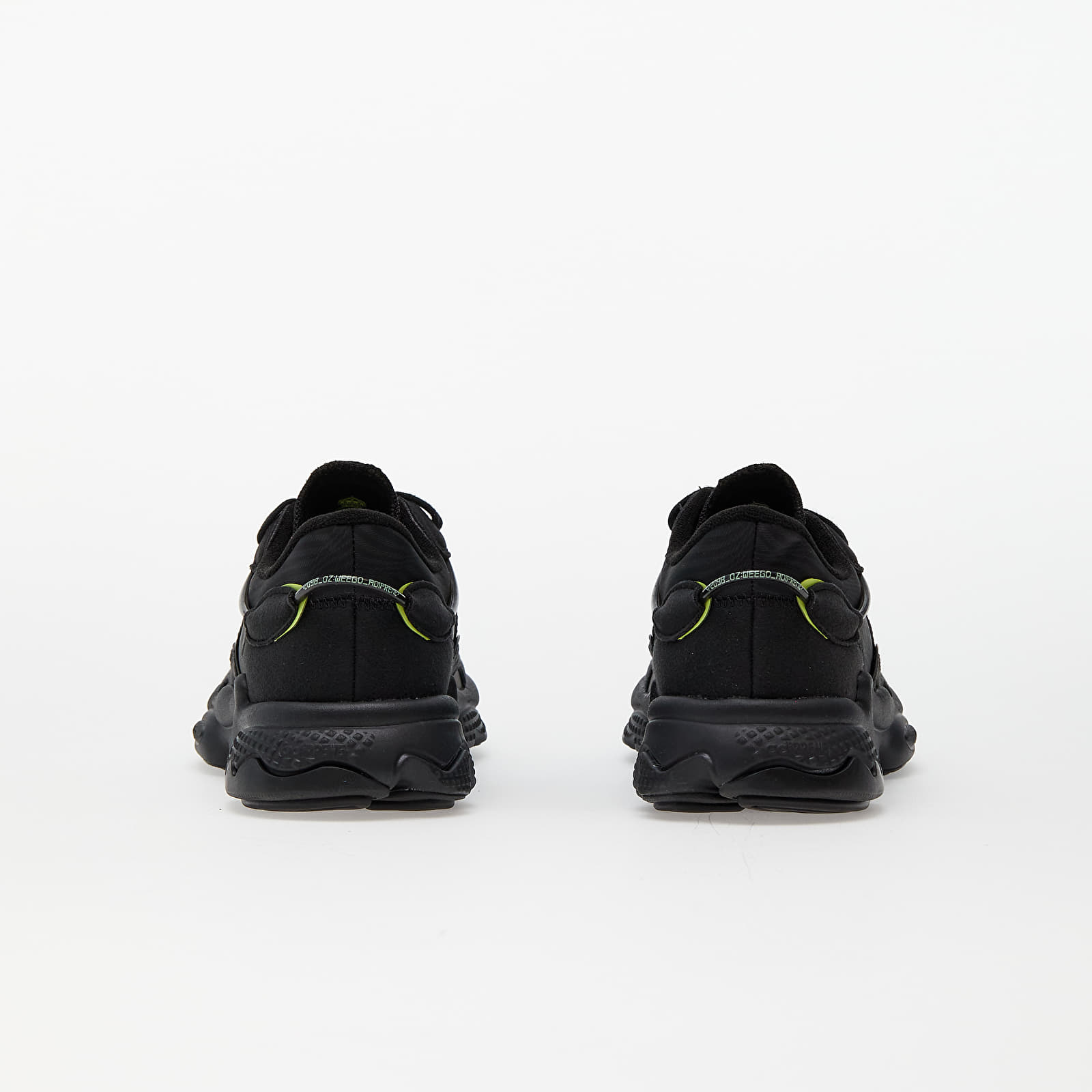 Încălțăminte și sneakerși pentru bărbați adidas Ozweego Real Madrid Core Black/ Carbon/ Pulse Lime