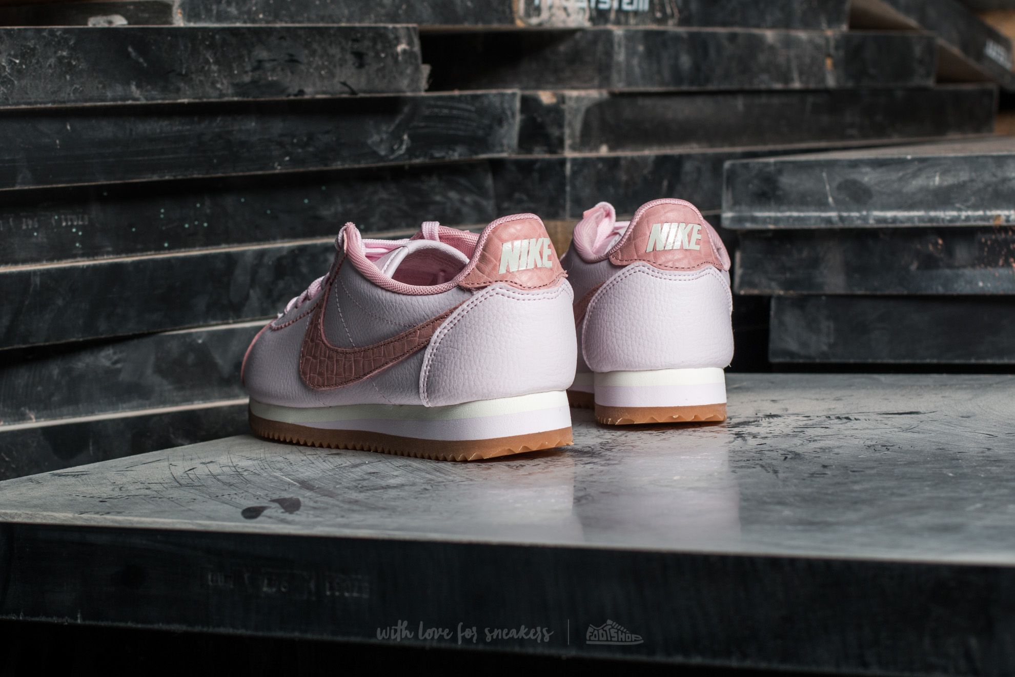 Nike cortez leather lux pearl pink online