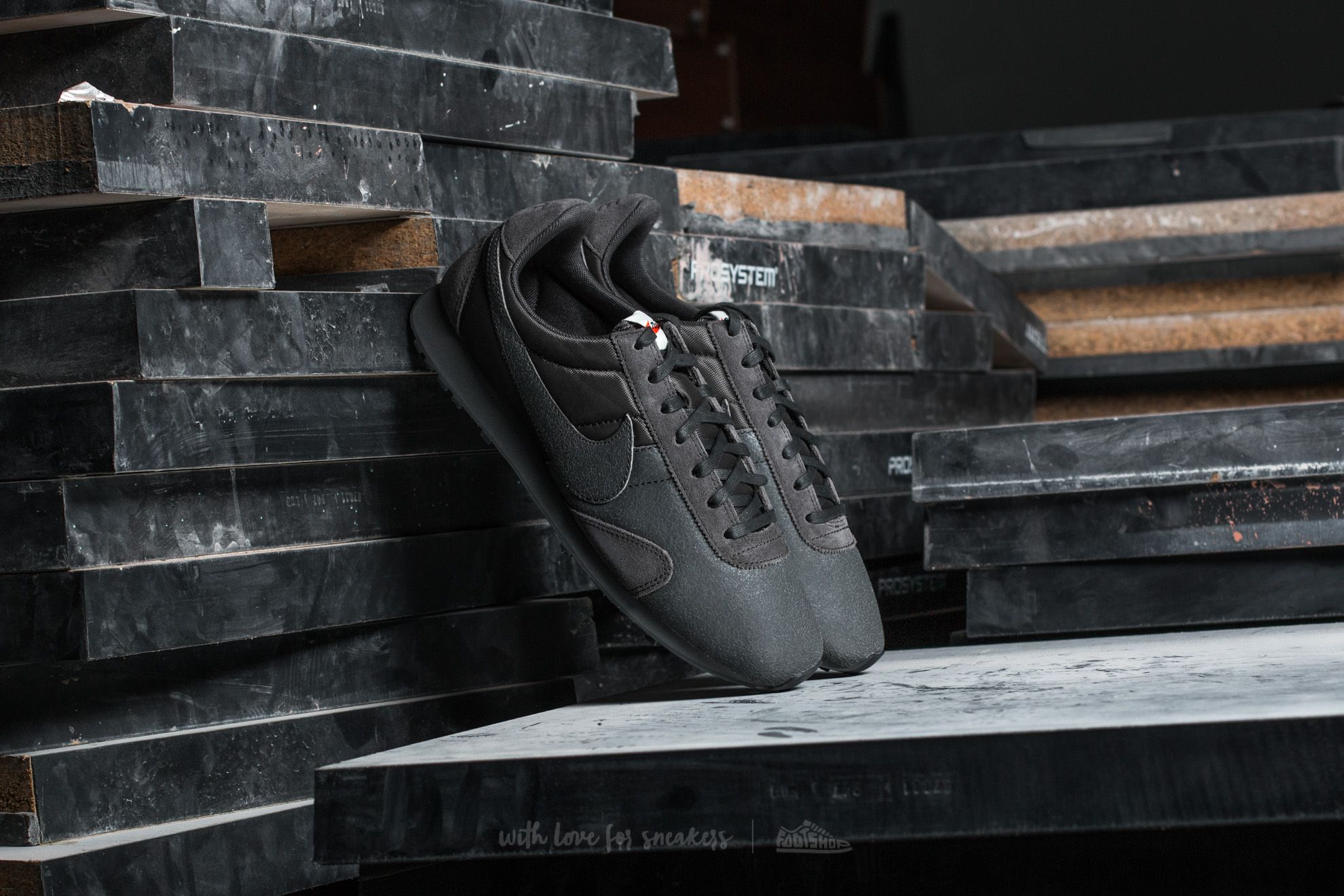Damesko Nike W Pre Montreal Racer Vintage Premium Midnight Fog/ Midnight Fog
