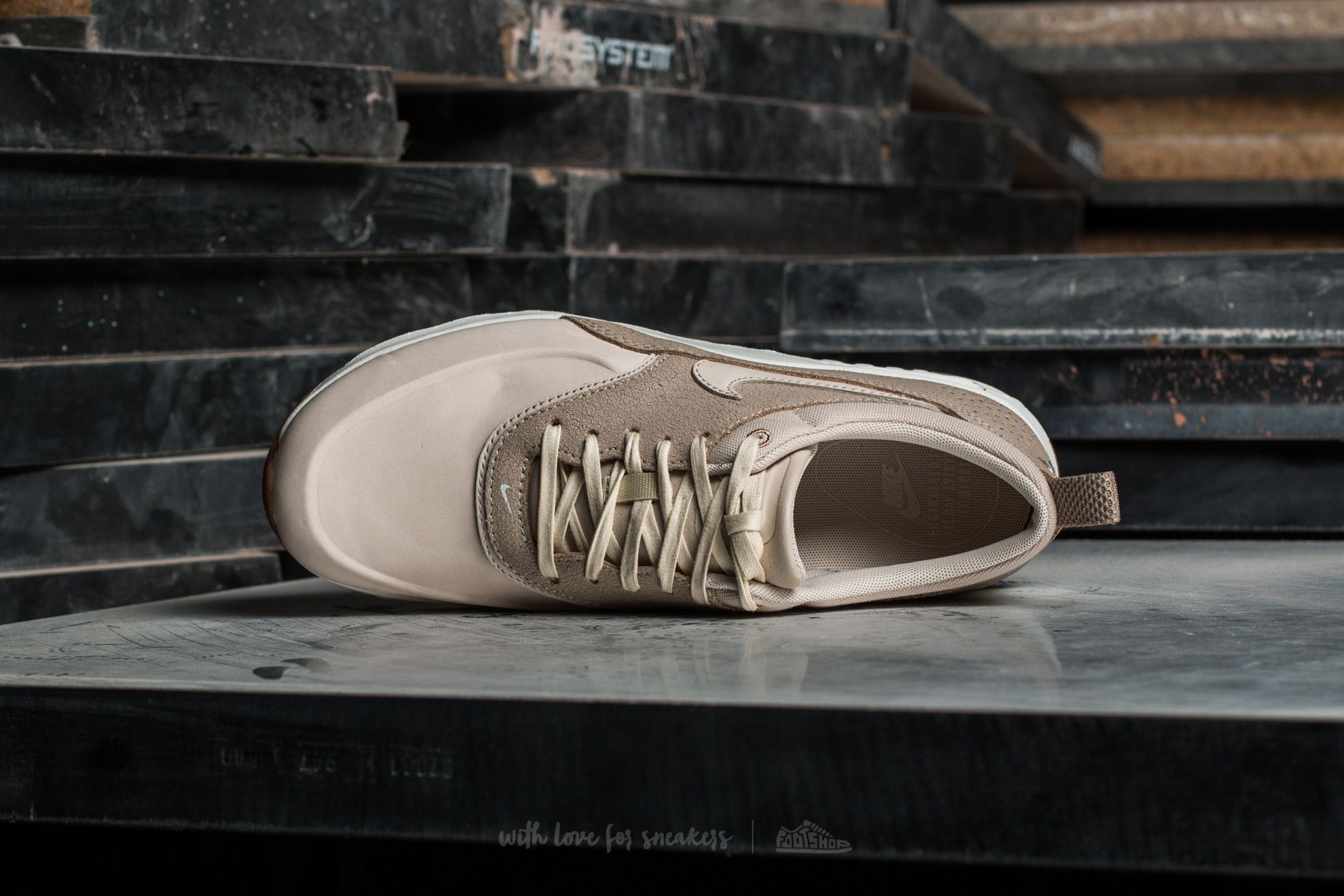 Women s shoes Nike Wmns Air Max Thea Premium Oatmeal Oatmeal Sail Khaki Footshop