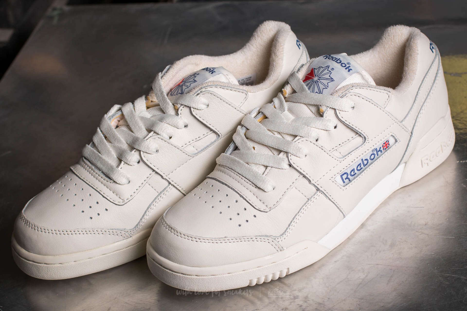 Scarpe uomo Reebok Workout Plus Vintage Chalk Classic White Royal Footshop