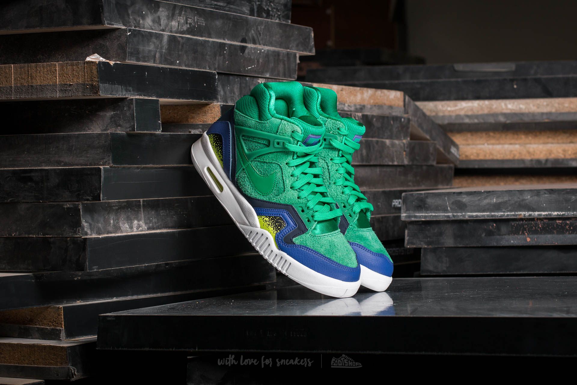 nike air tech challenge 2 green