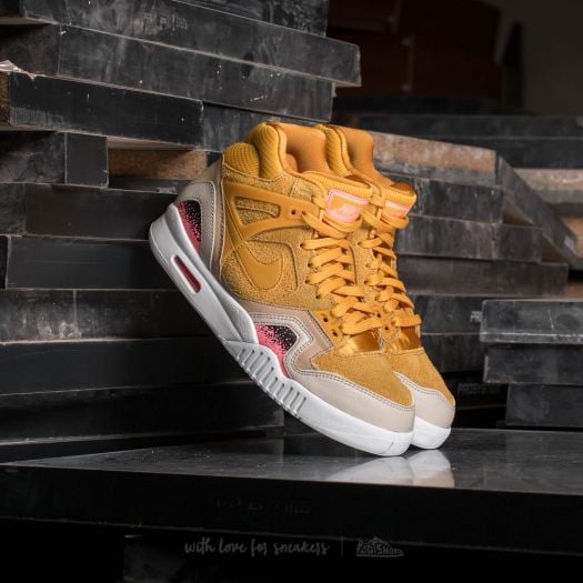 Nike sales gold dart