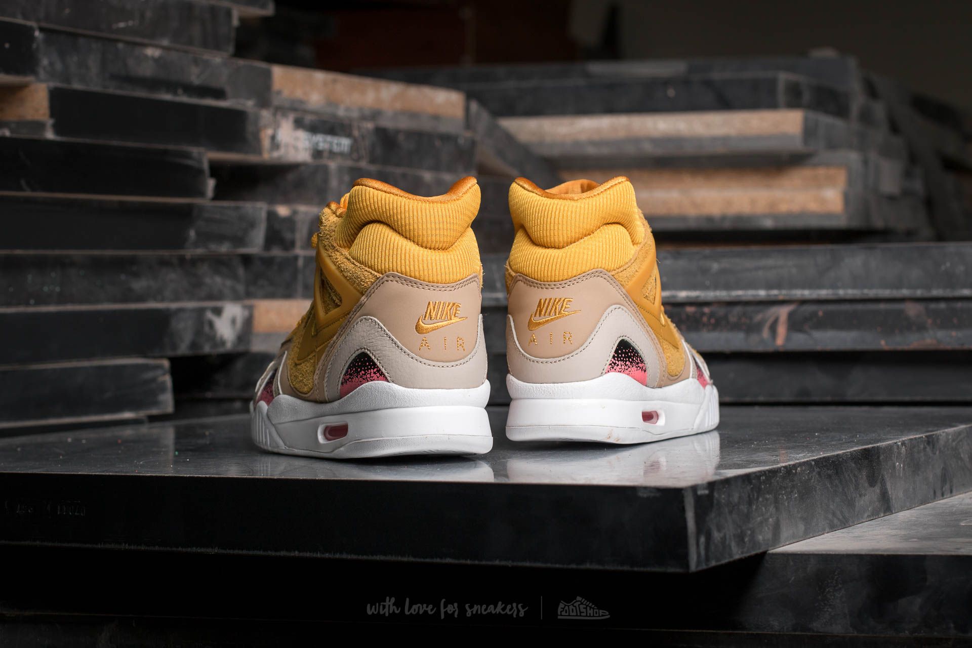 nike air tech challenge yellow