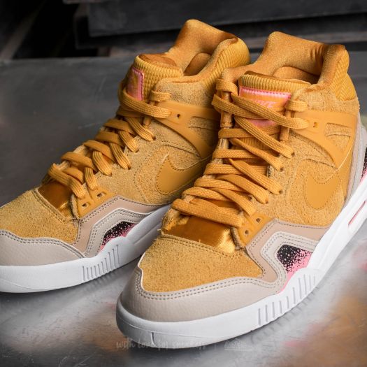 Nike best sale gold dart