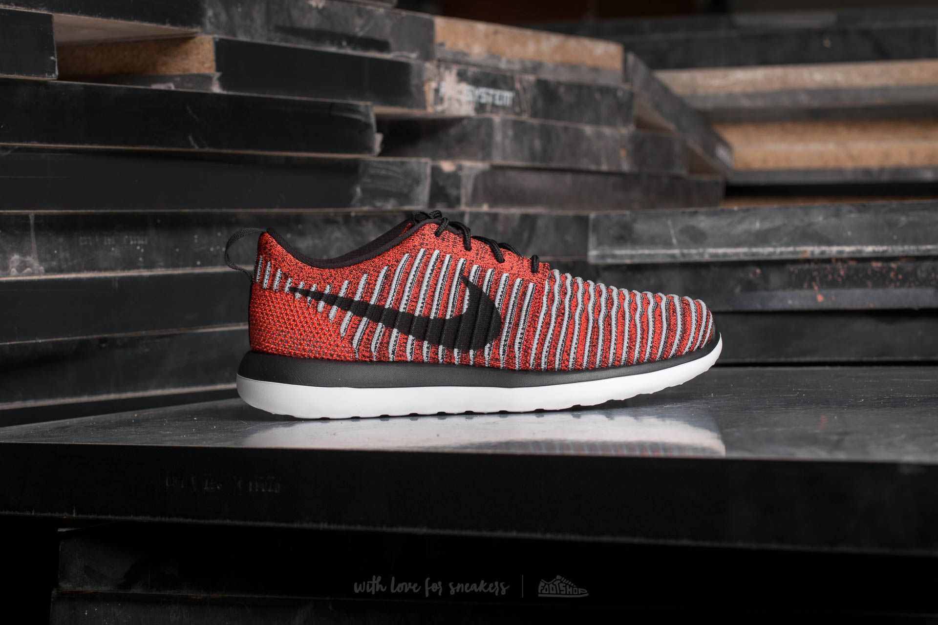 Dámské tenisky a boty Nike Roshe Two Flyknit (GS) Max Orange/ Black-Wolf Grey