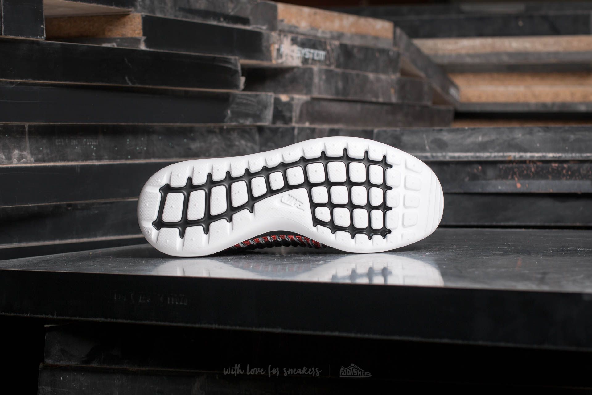Dámské tenisky a boty Nike Roshe Two Flyknit (GS) Max Orange/ Black-Wolf Grey