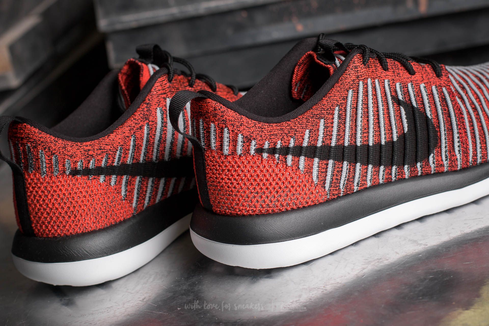 Dámské tenisky a boty Nike Roshe Two Flyknit (GS) Max Orange/ Black-Wolf Grey