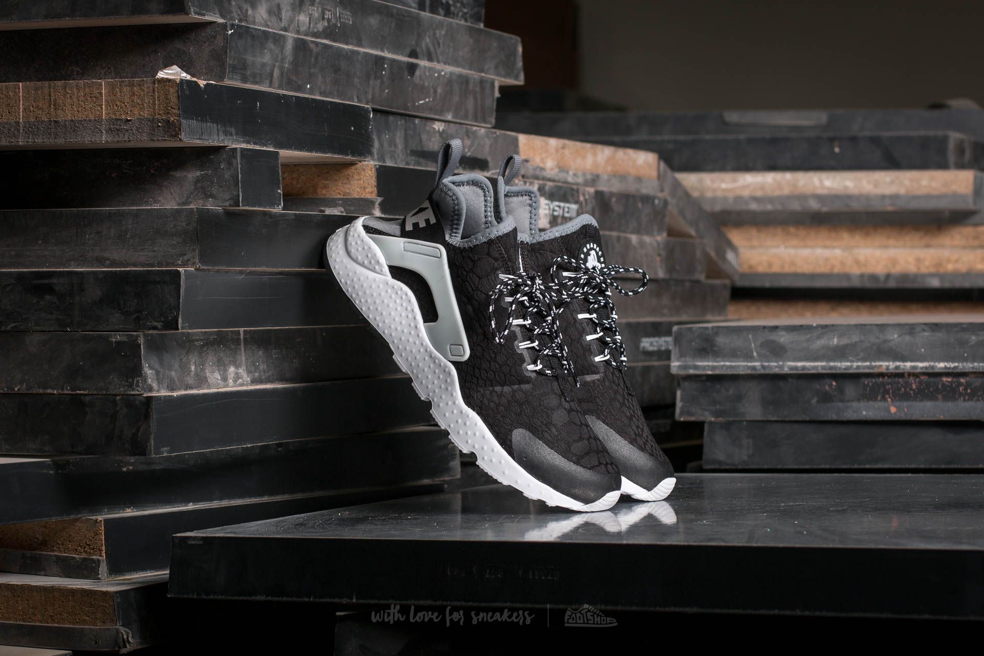 Nike huarache hotsell ultra damen schwarz