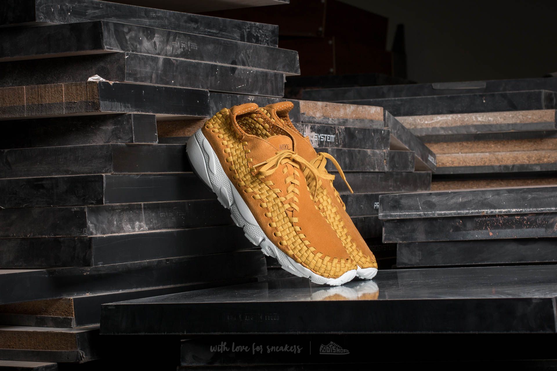 Men's shoes Nike Air Footscape Woven NM Desert Ochre/ Desert Ochre