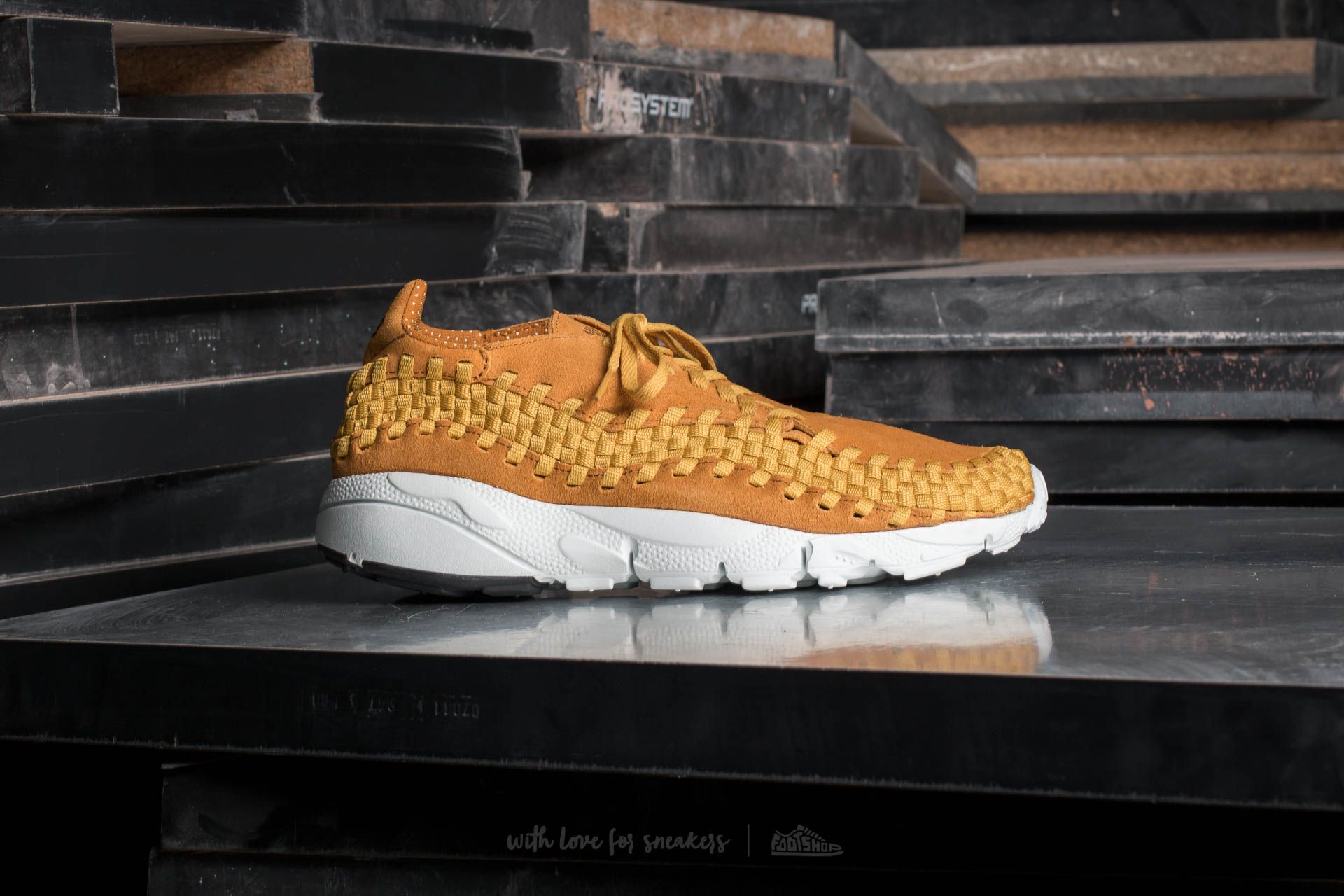 Men's shoes Nike Air Footscape Woven NM Desert Ochre/ Desert Ochre