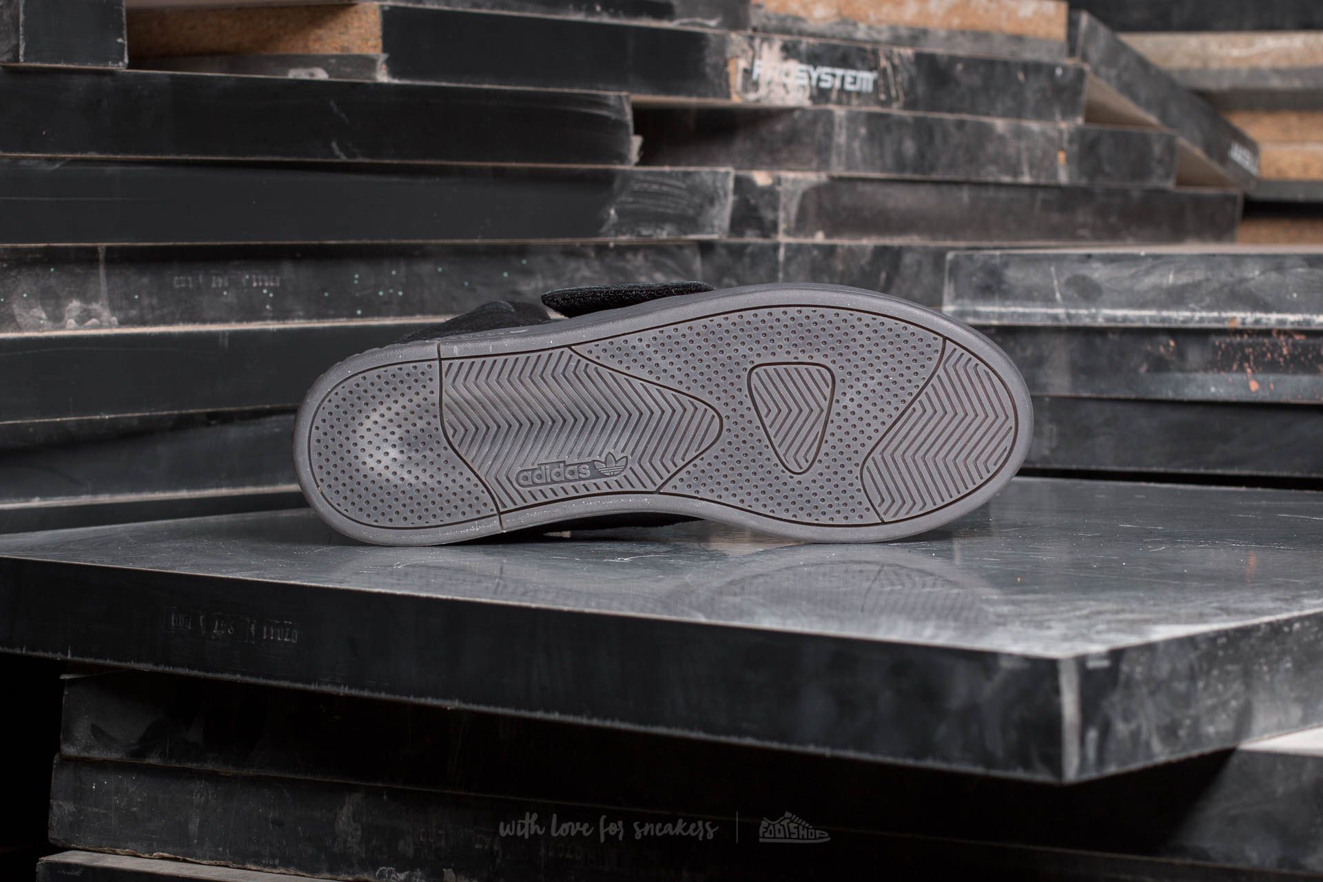 Pánské tenisky a boty adidas Tubular Invader Strap Core Black/ Core Black/ Utility Black