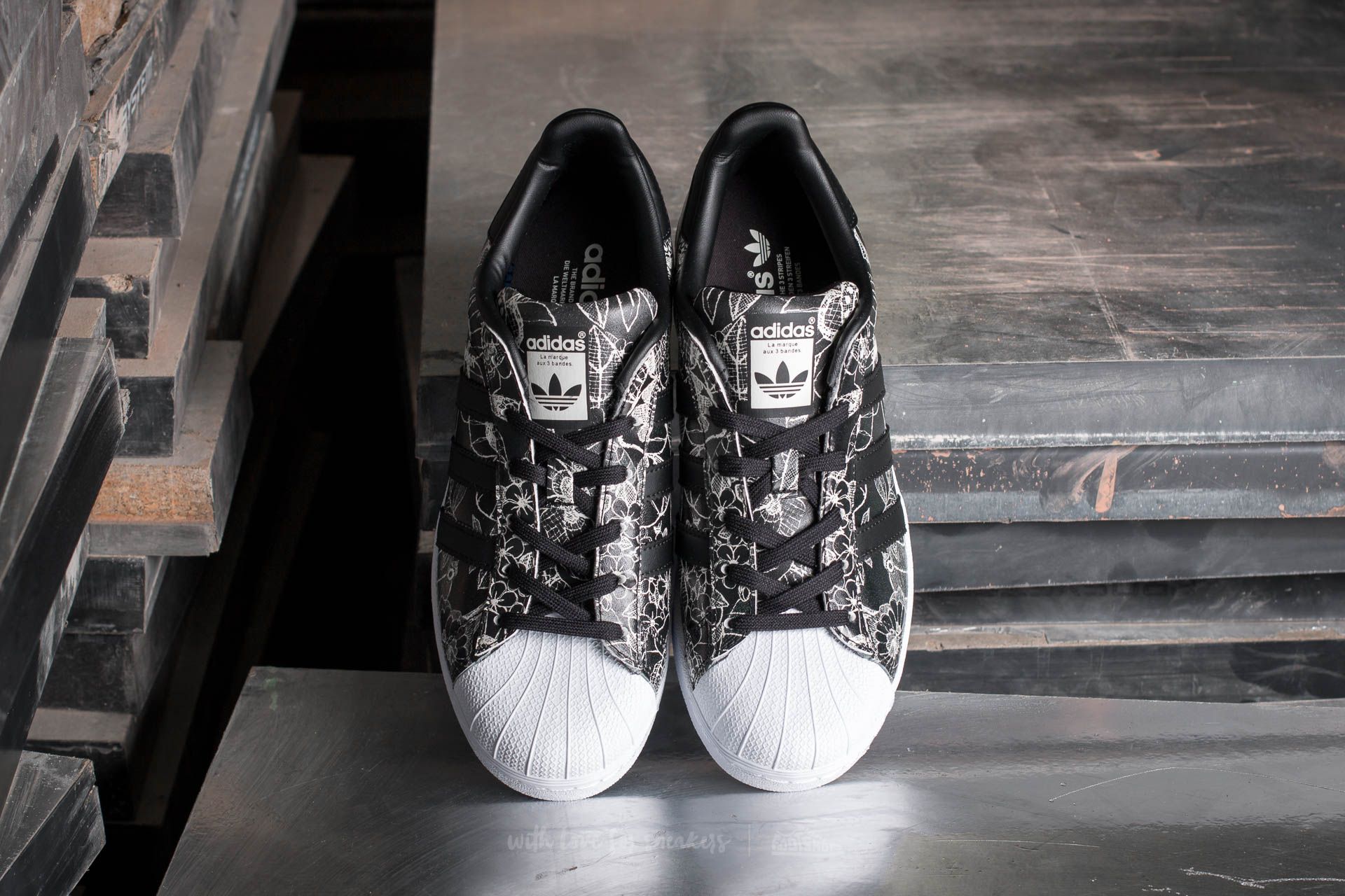 Moteriška avalynė adidas W Superstar Core Black/ Core Black/ Spray