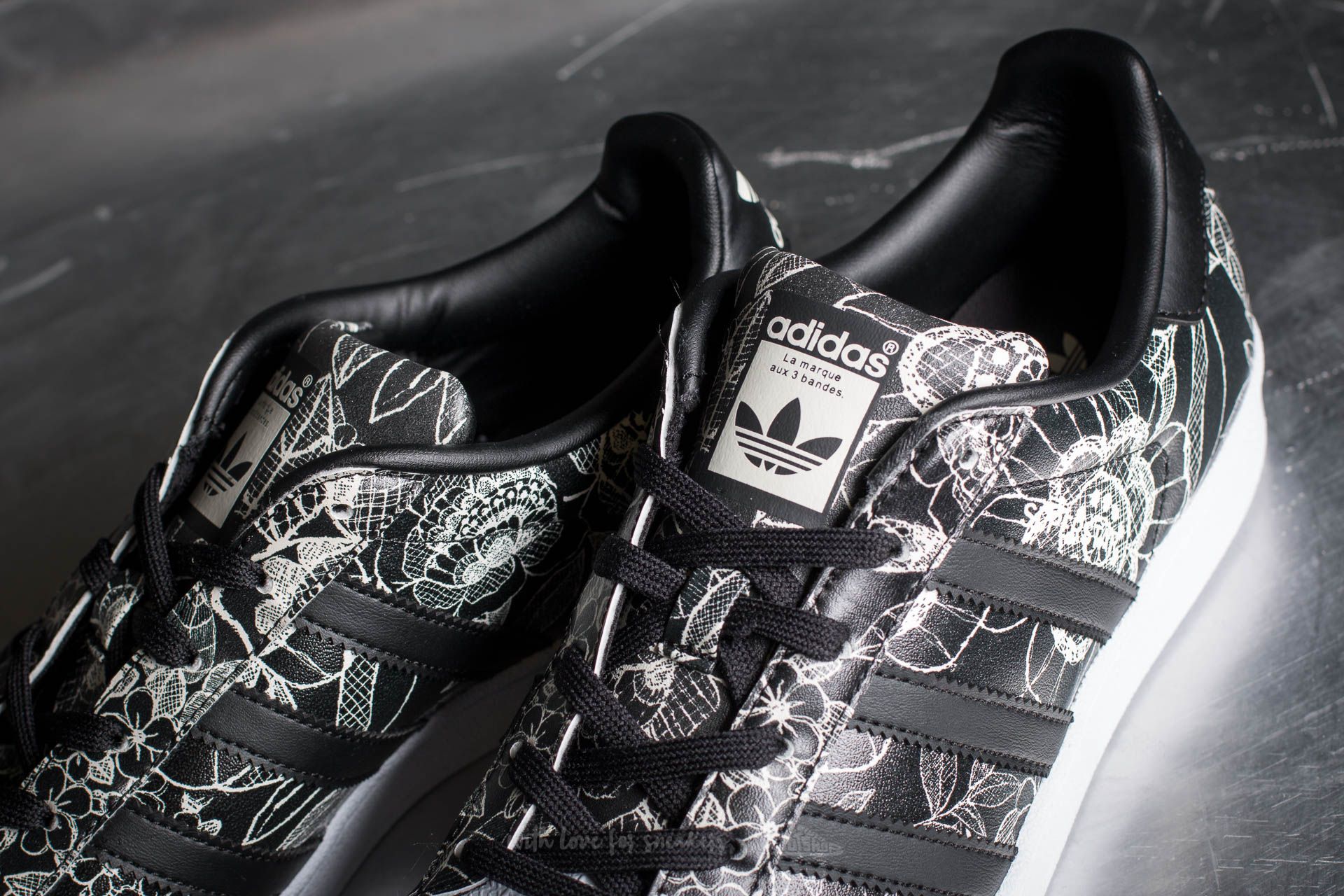 Moteriška avalynė adidas W Superstar Core Black/ Core Black/ Spray
