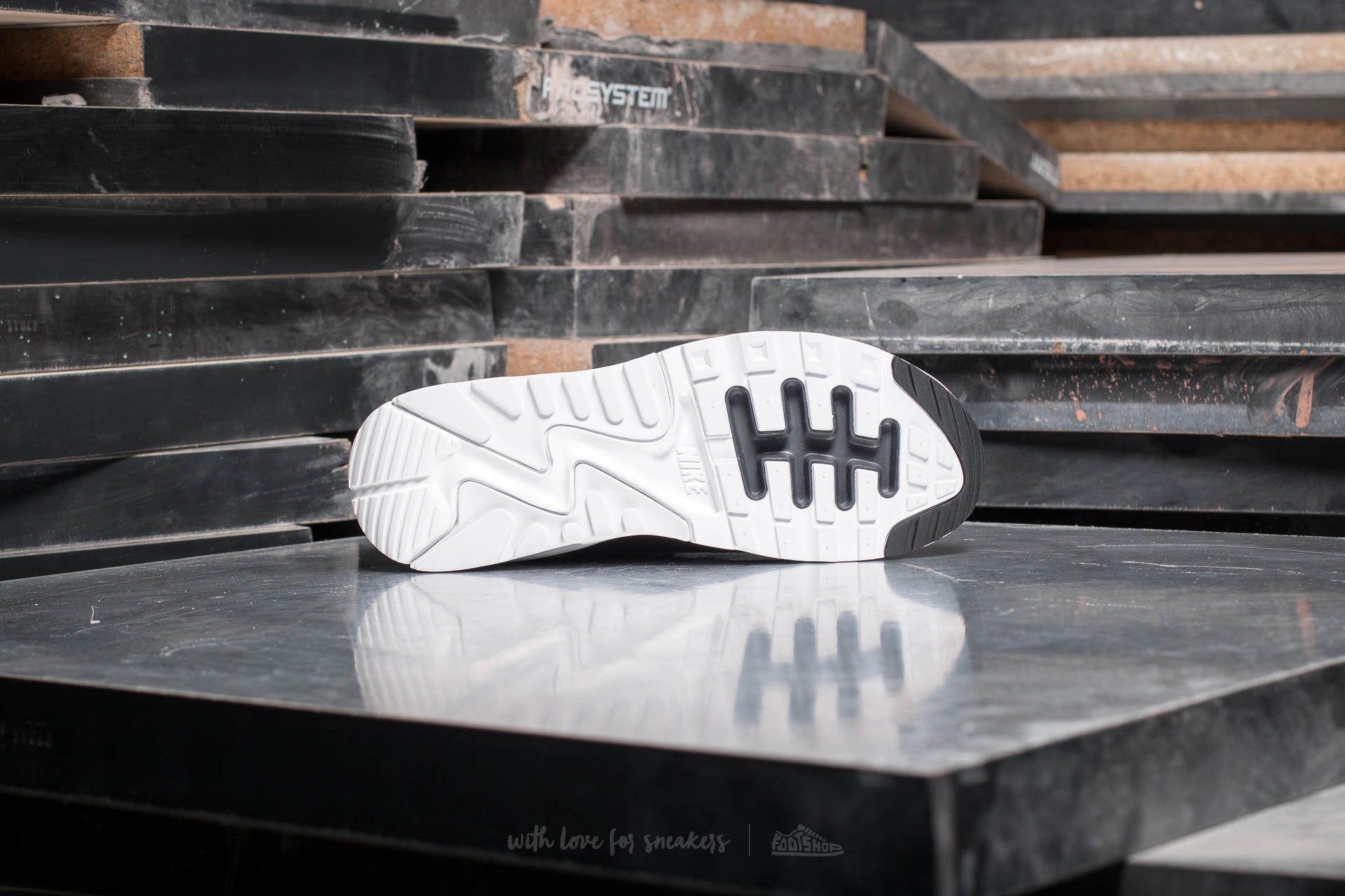 Dámské tenisky a boty Nike Wmns Air Max 90 Ultra 2.0 Black/ Metallic Hematite-White