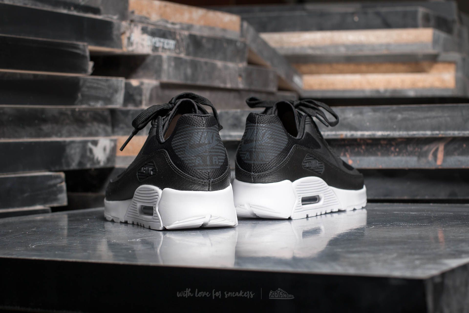Dámské tenisky a boty Nike Wmns Air Max 90 Ultra 2.0 Black/ Metallic Hematite-White