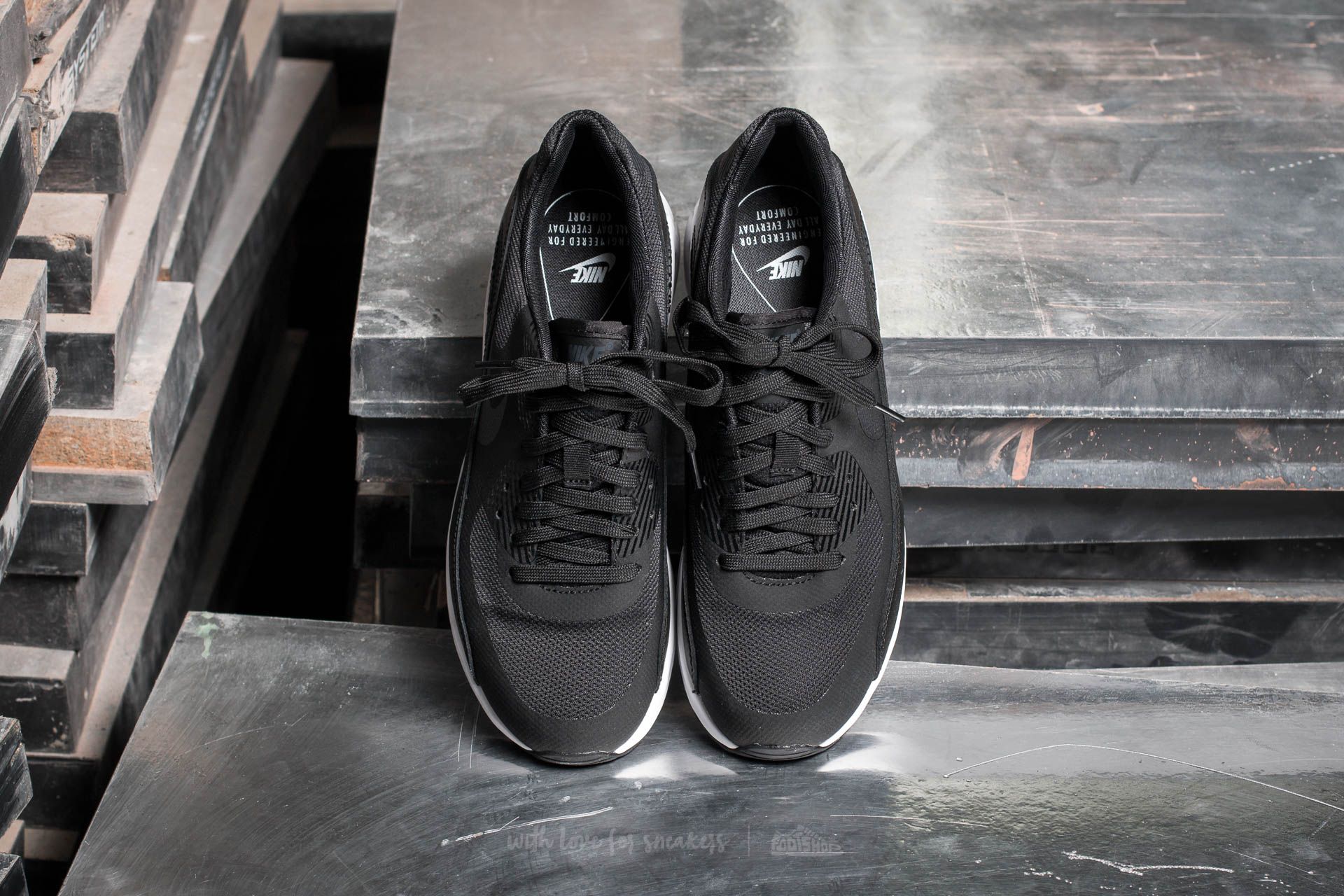 Dámské tenisky a boty Nike Wmns Air Max 90 Ultra 2.0 Black/ Metallic Hematite-White